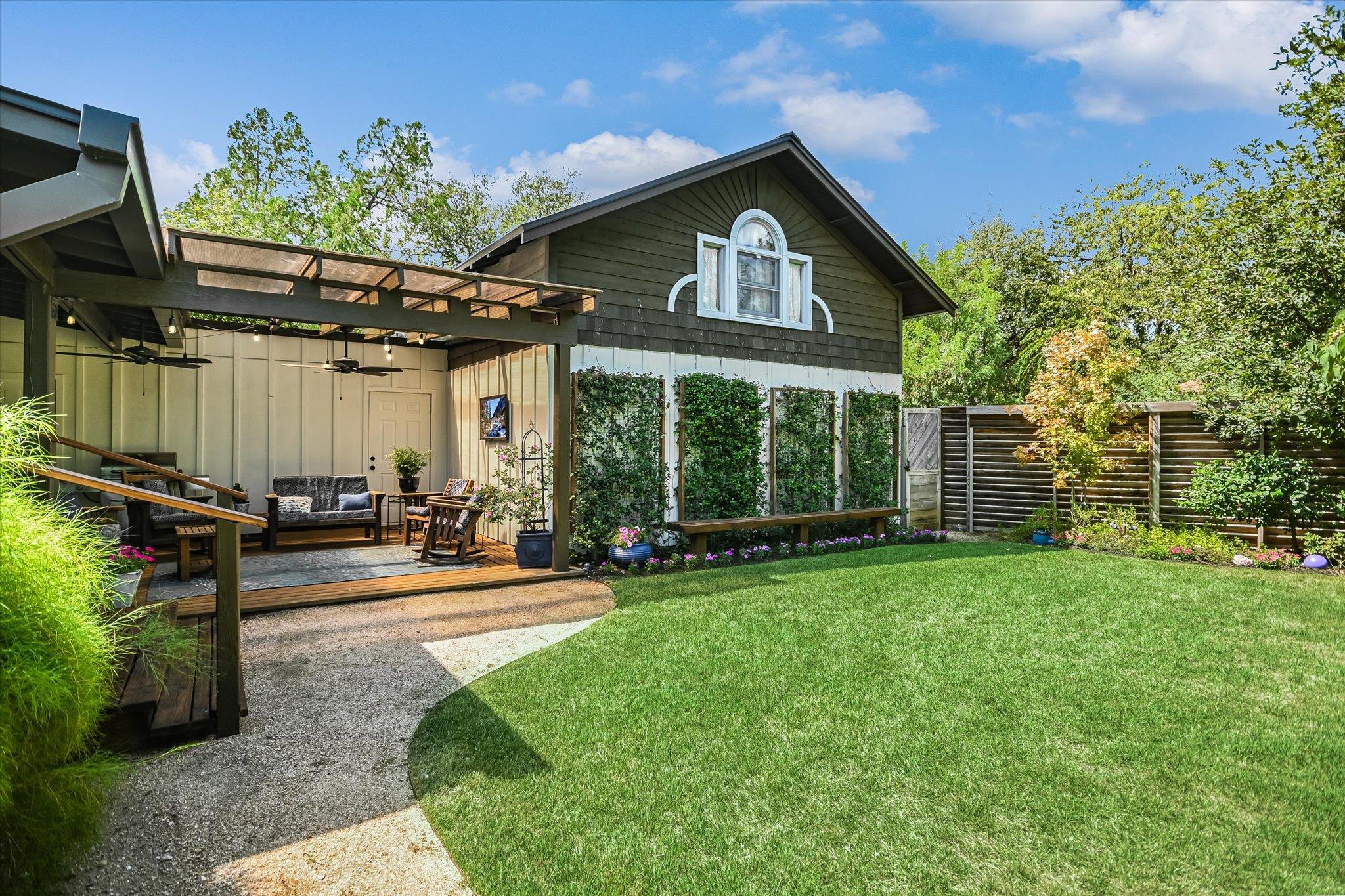 5412 Aurora DR
