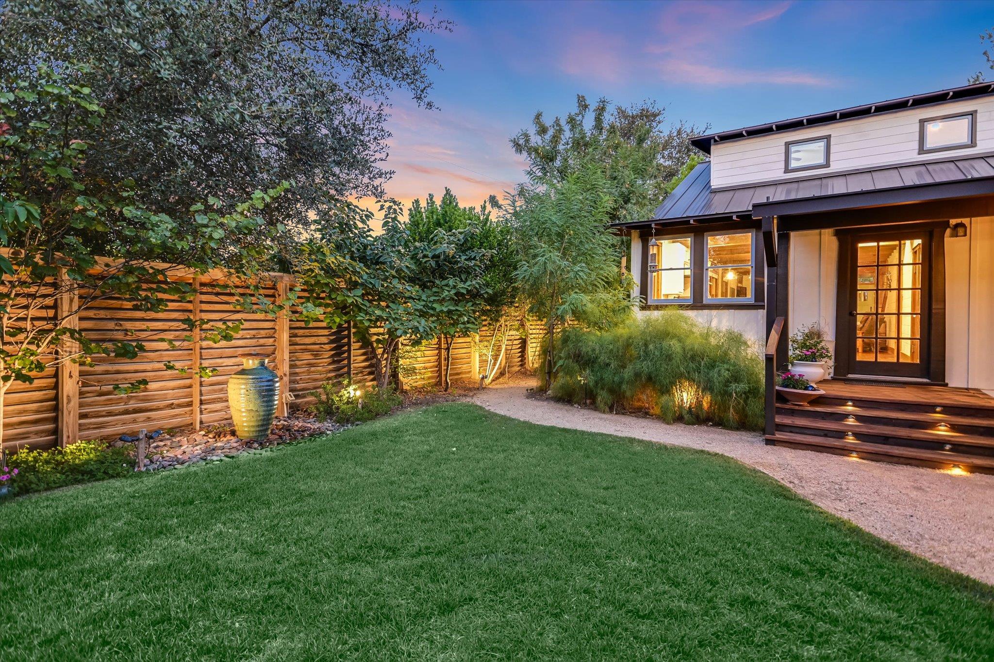 5412 Aurora DR