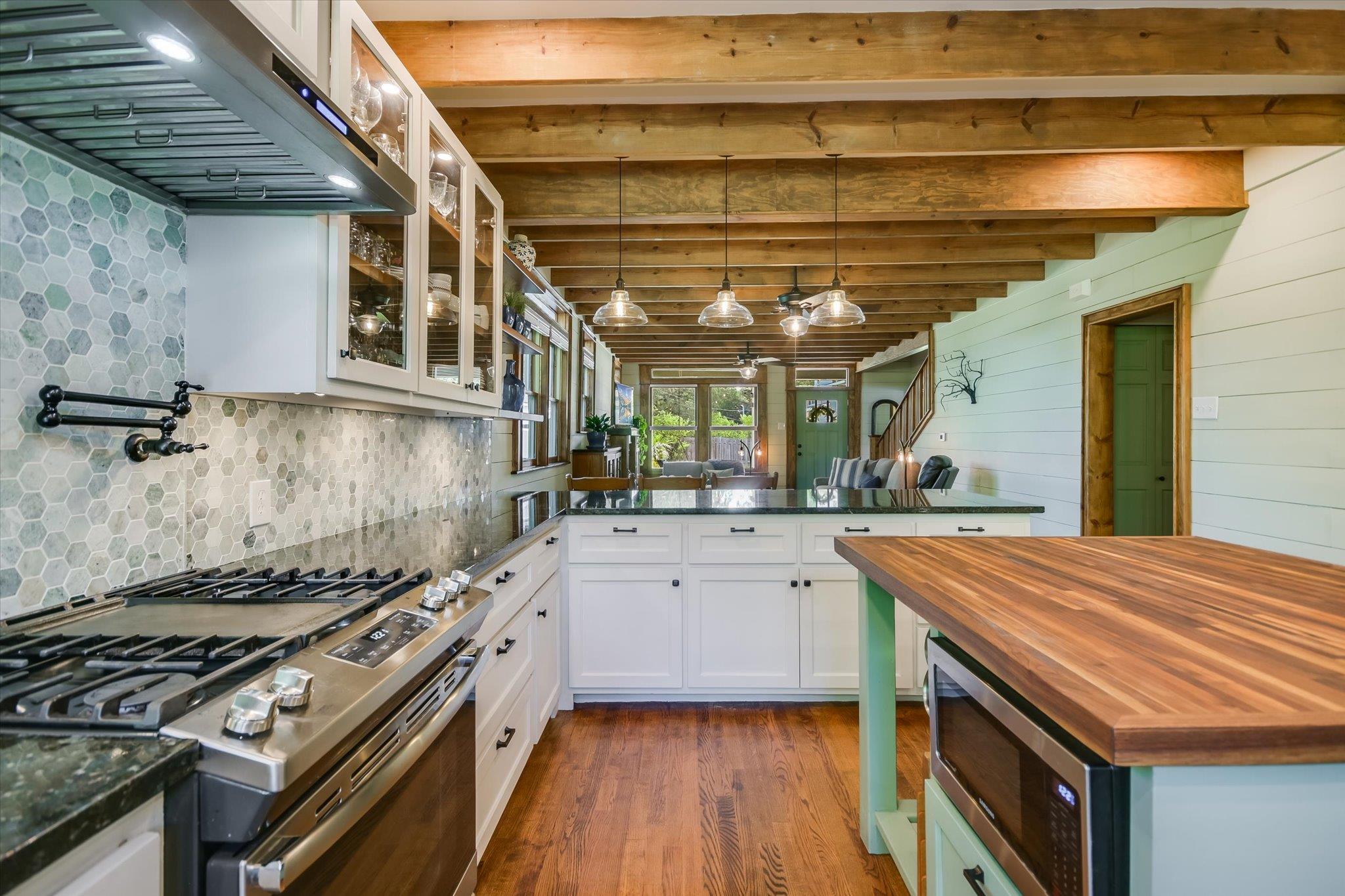 5412 Aurora DR