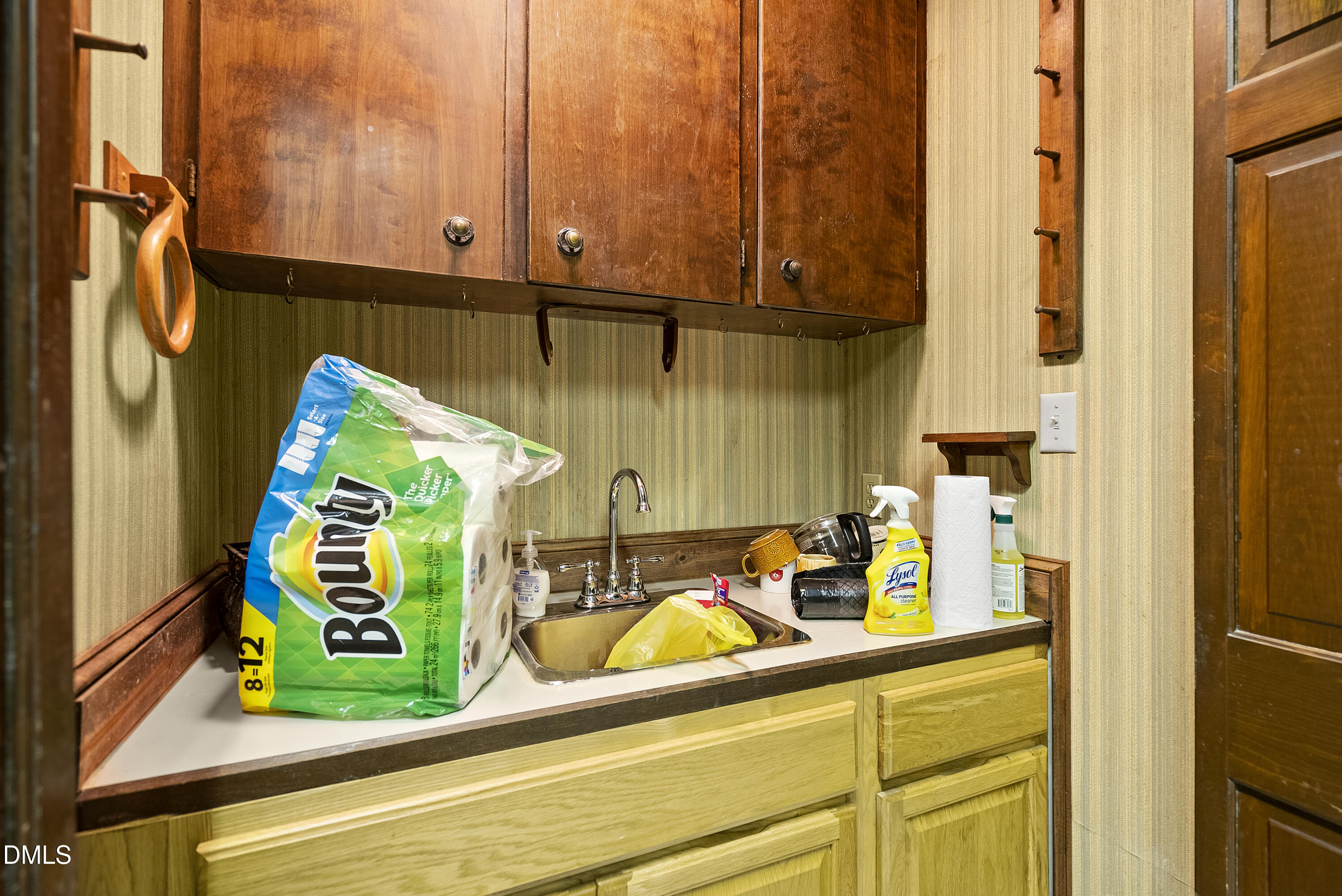 219 E Johnston Street