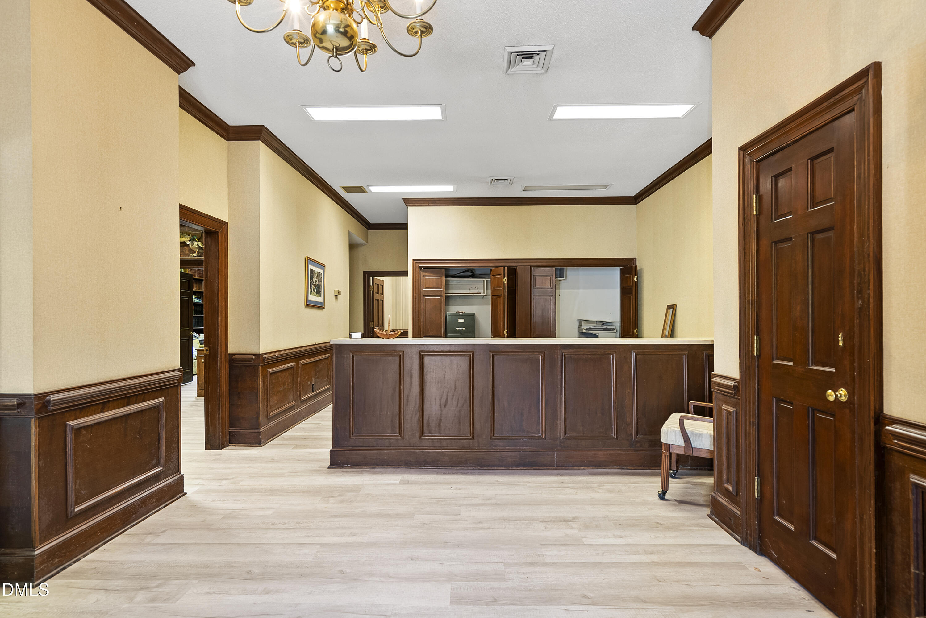 219 E Johnston Street