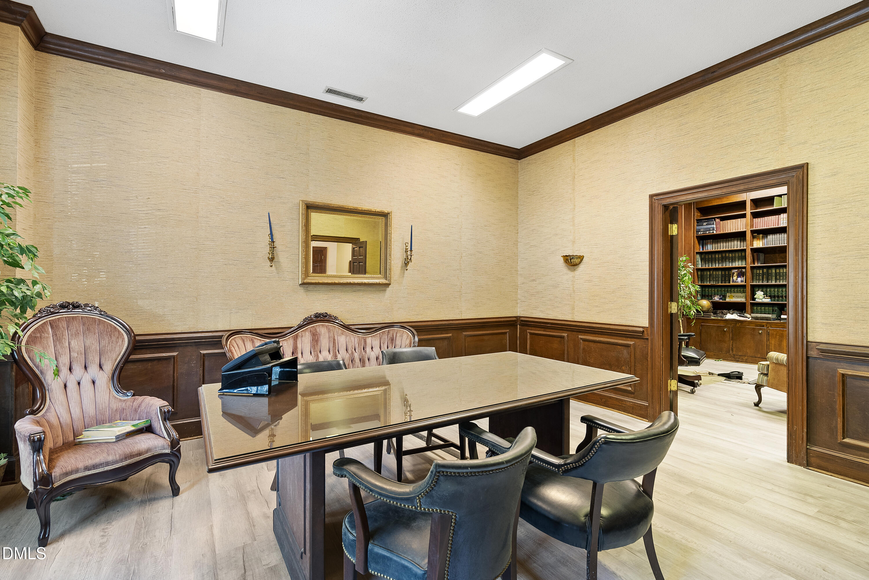 219 E Johnston Street