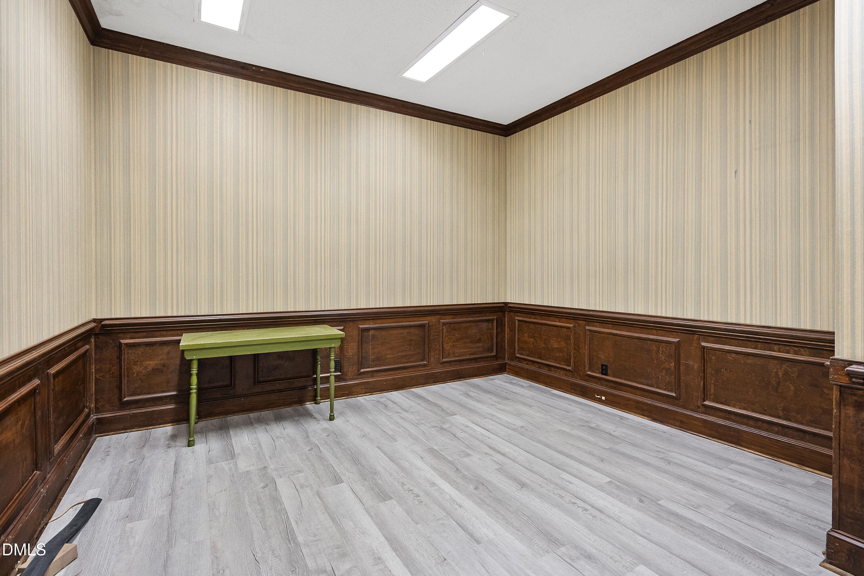 219 E Johnston Street