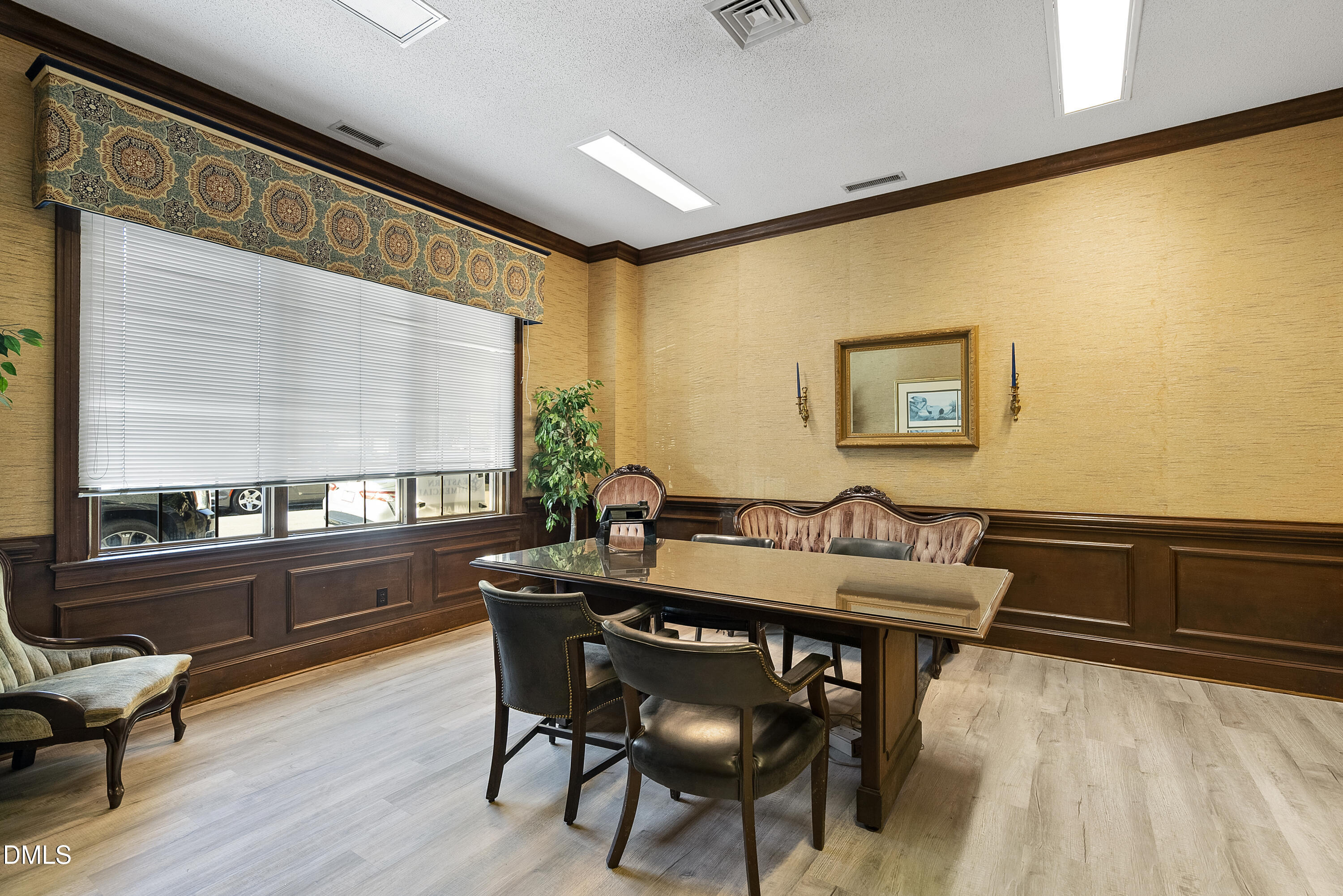 219 E Johnston Street