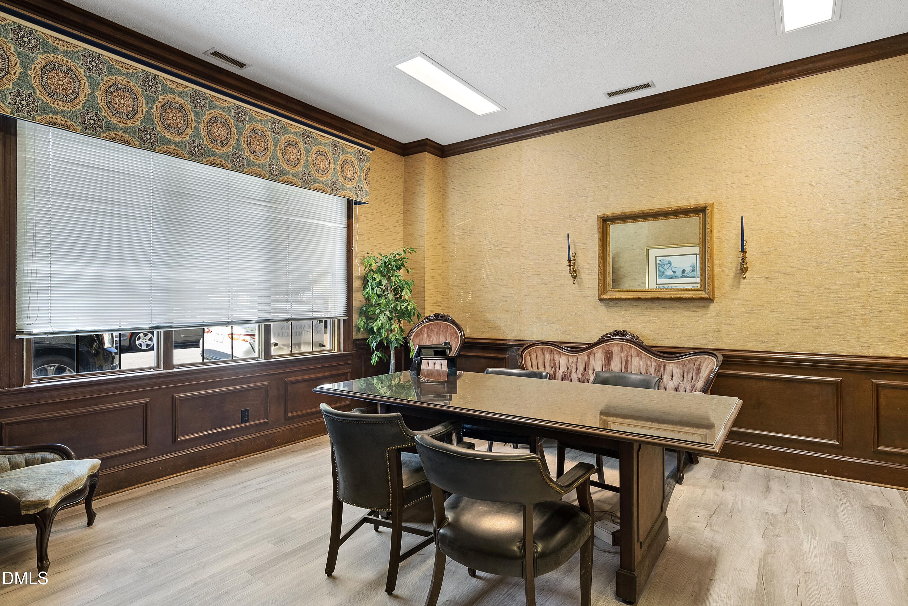 219 E Johnston Street