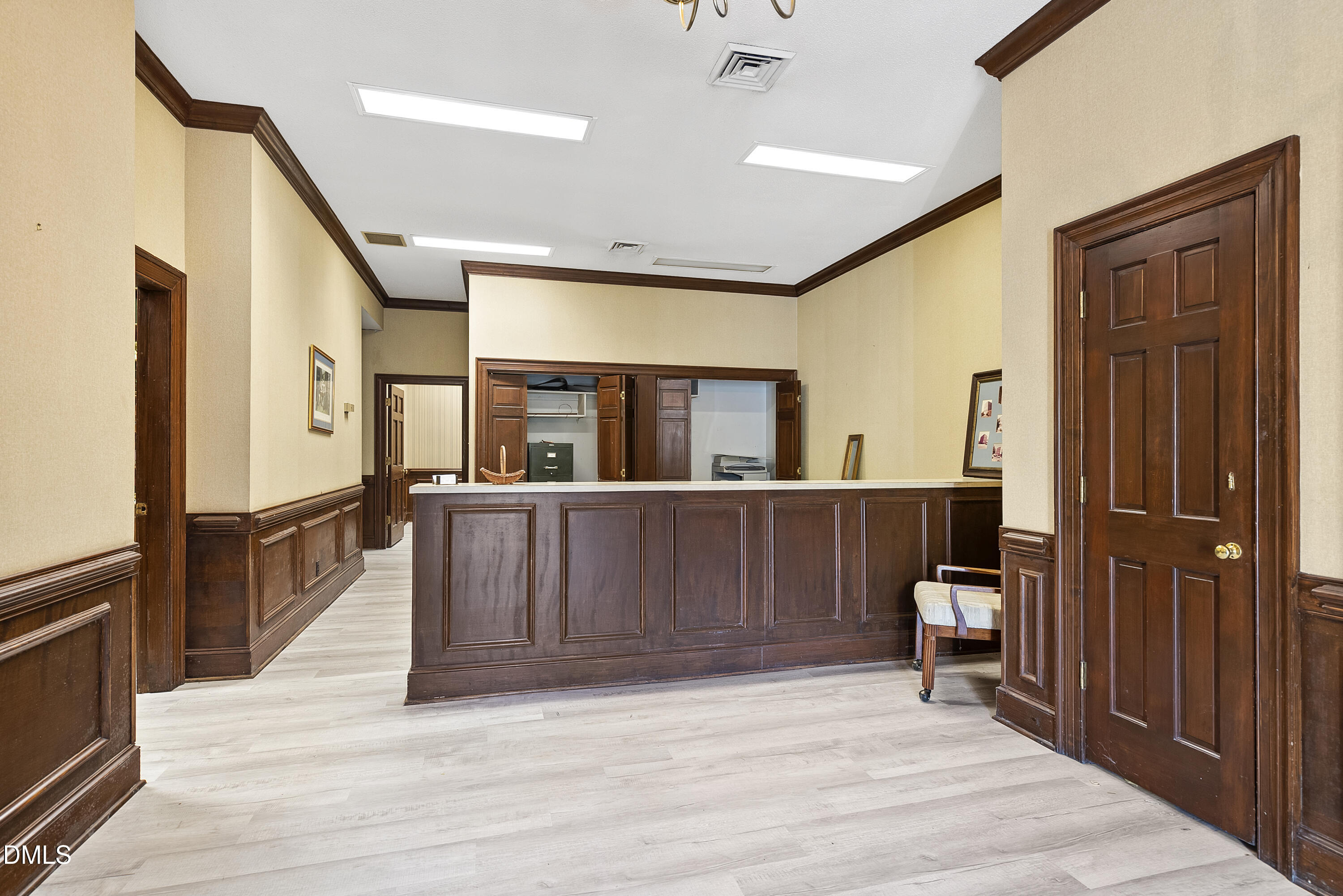 219 E Johnston Street