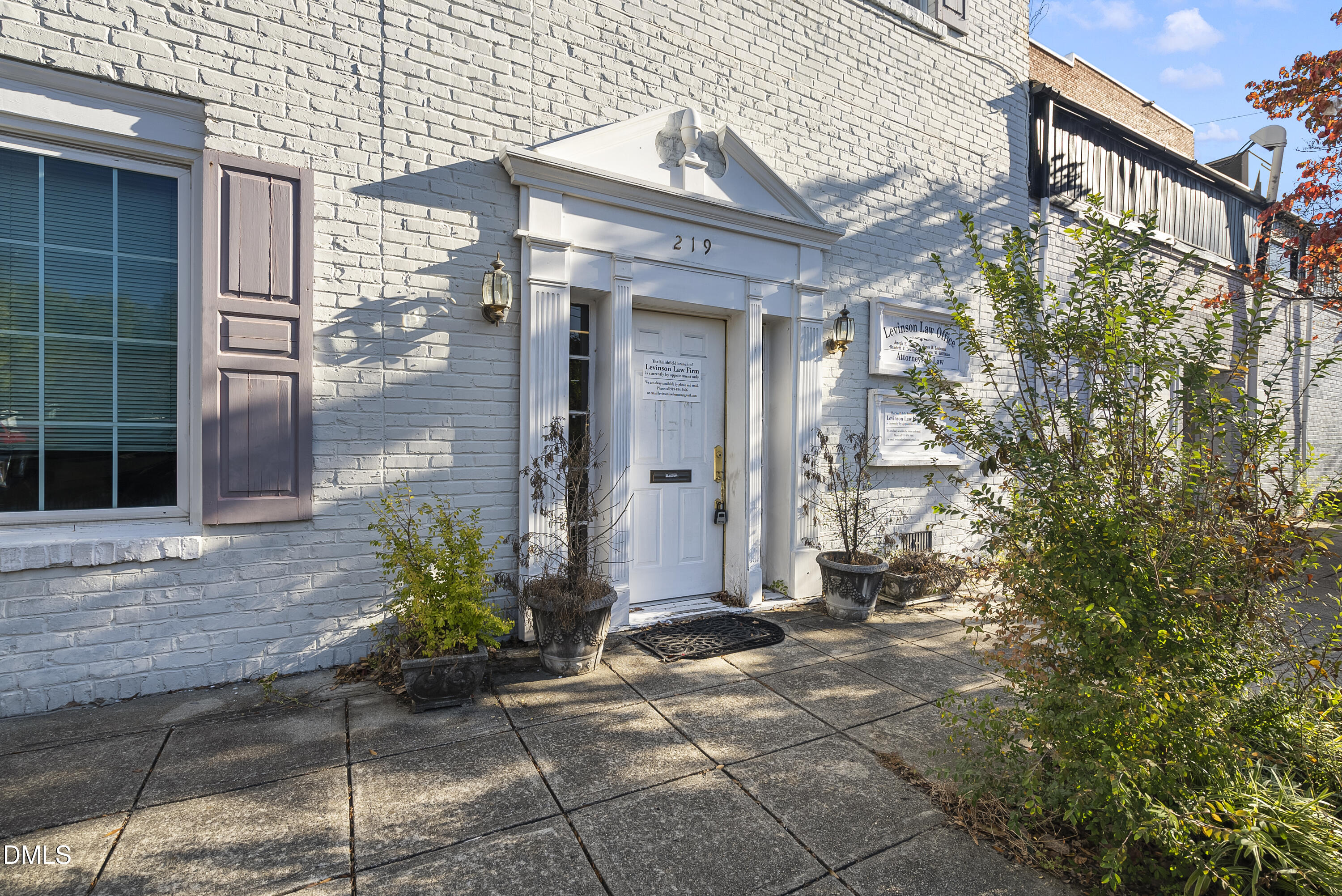 219 E Johnston Street