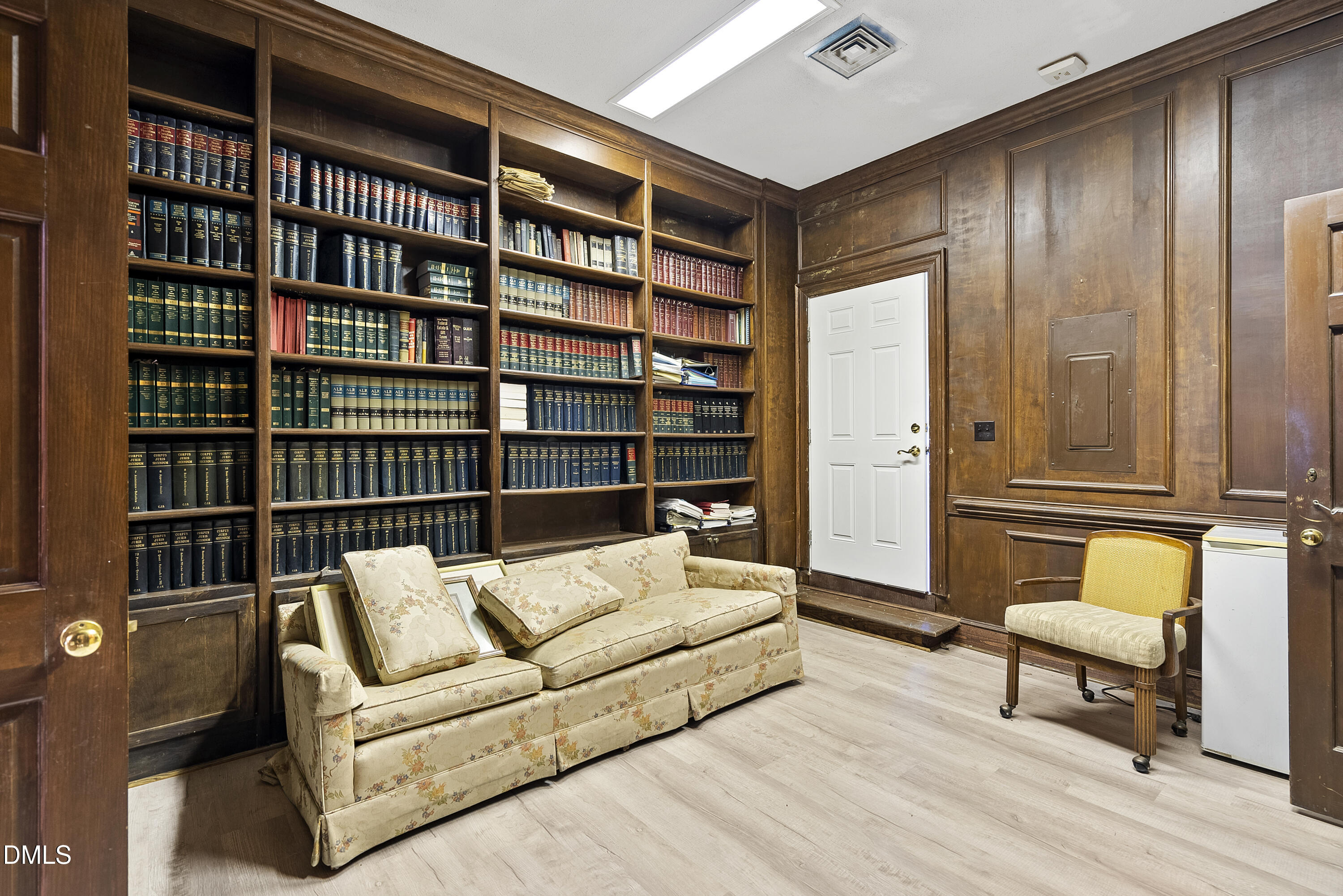 219 E Johnston Street