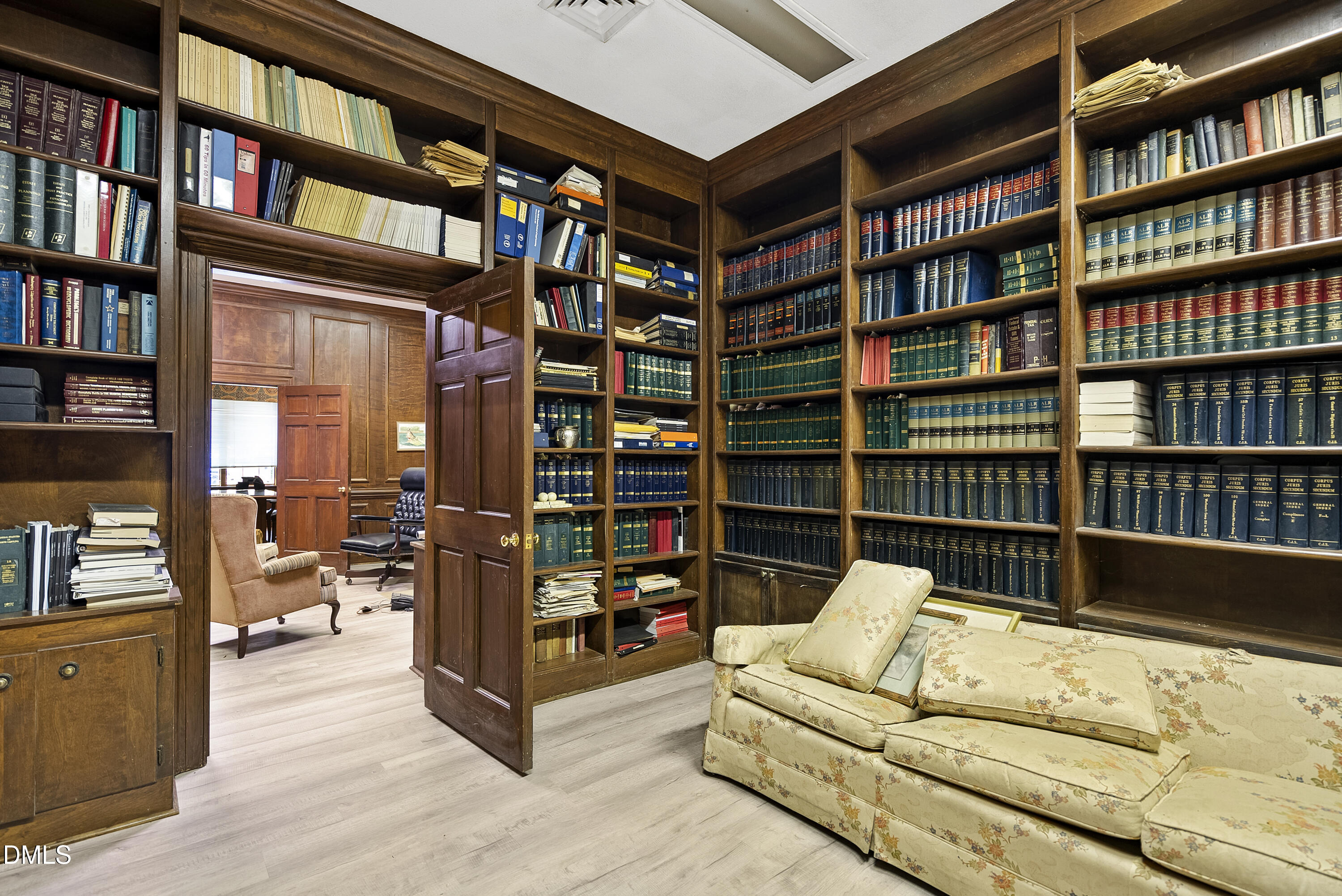 219 E Johnston Street