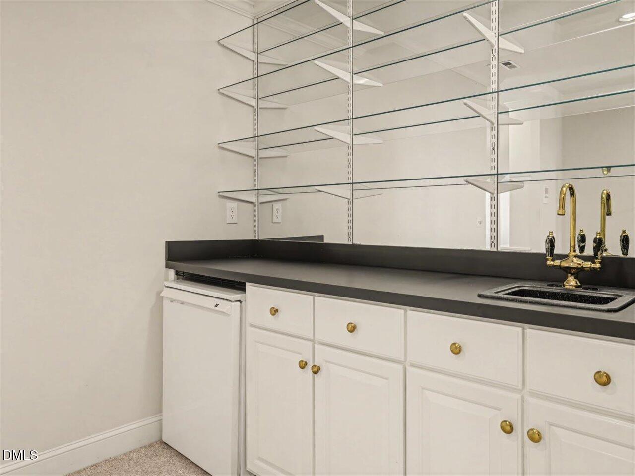 305 Sutherland Court