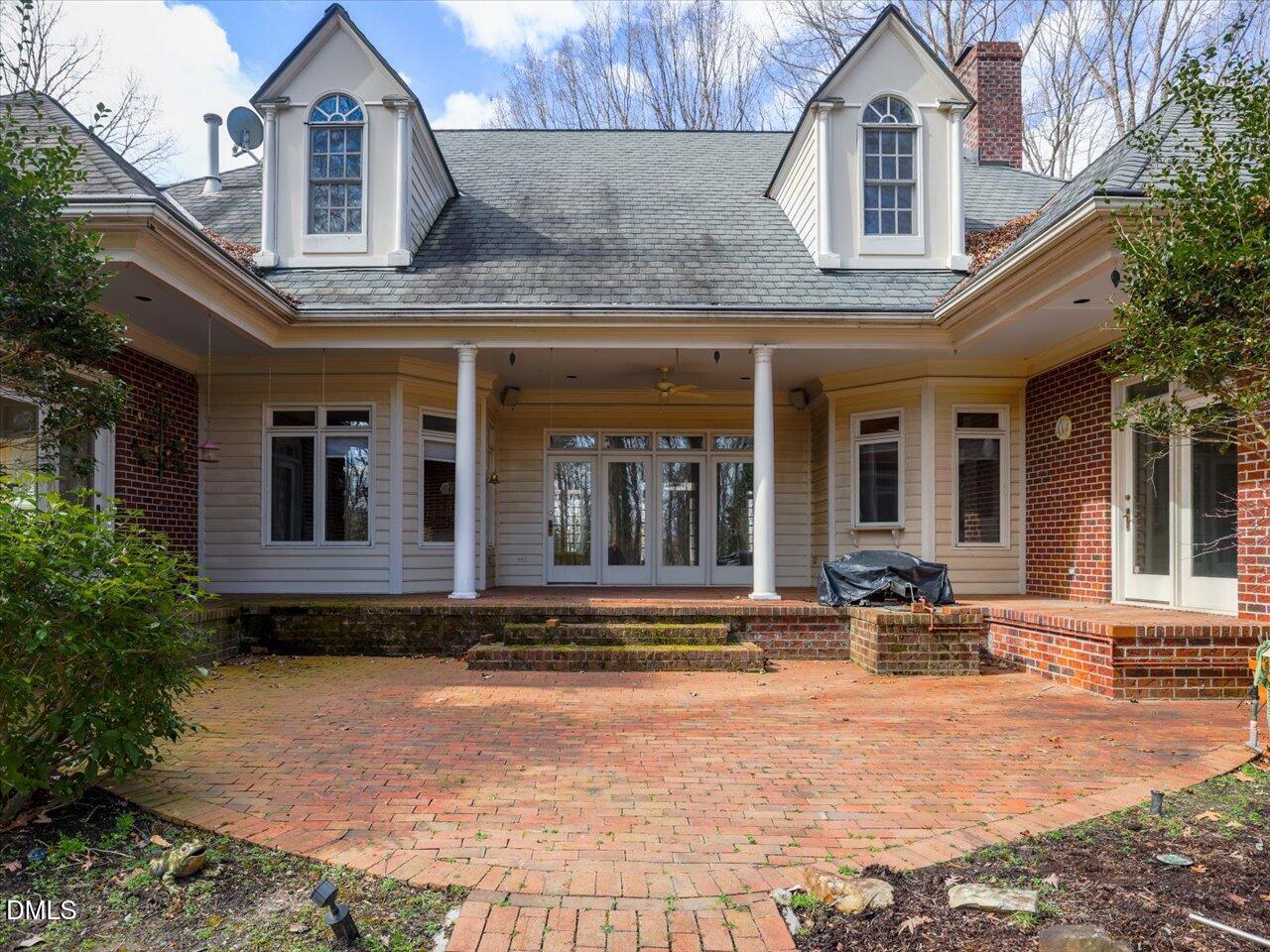 305 Sutherland Court