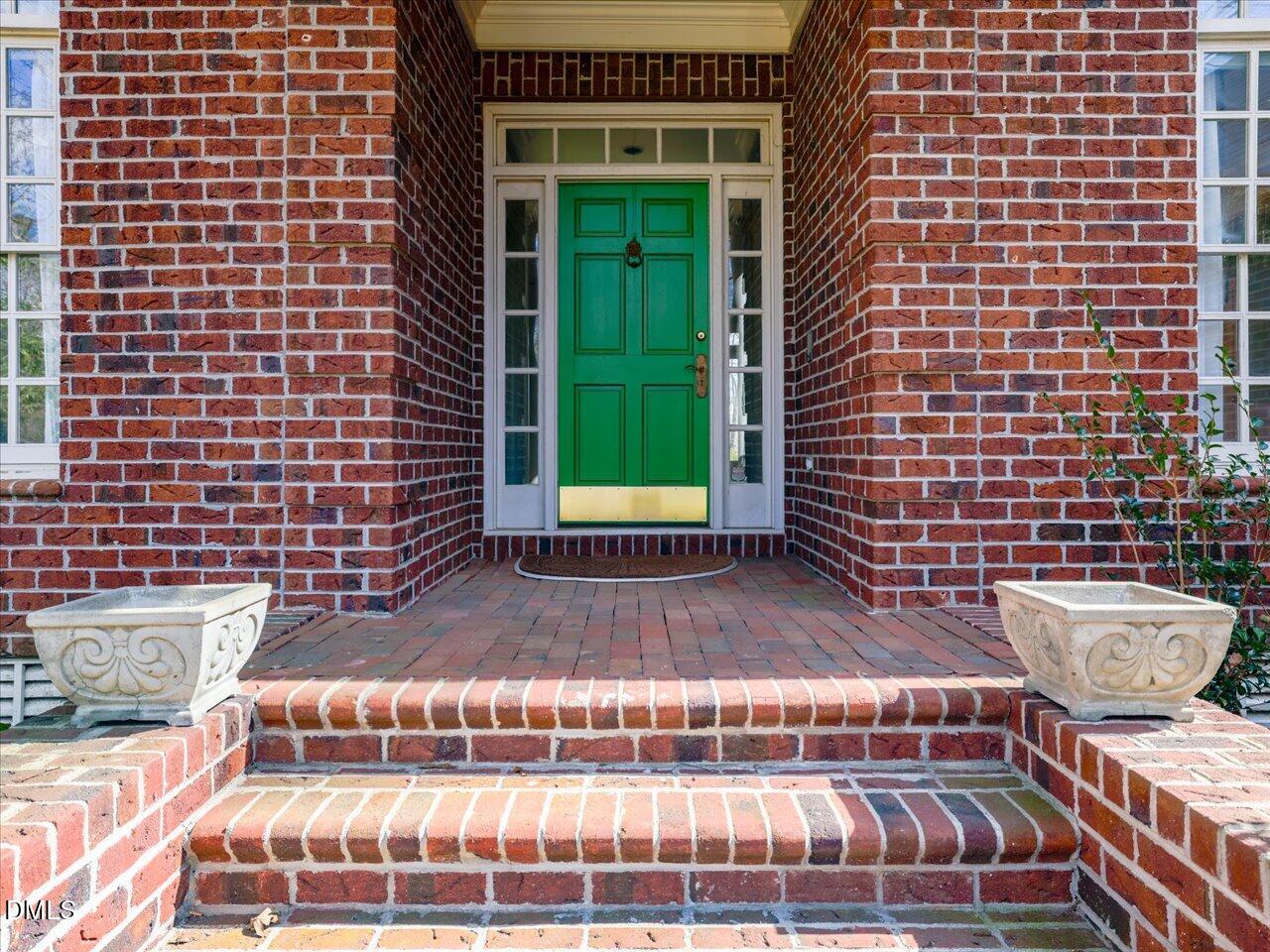 305 Sutherland Court