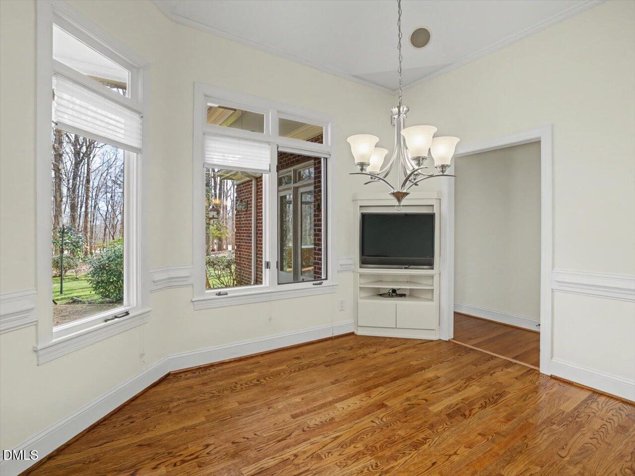 305 Sutherland Court