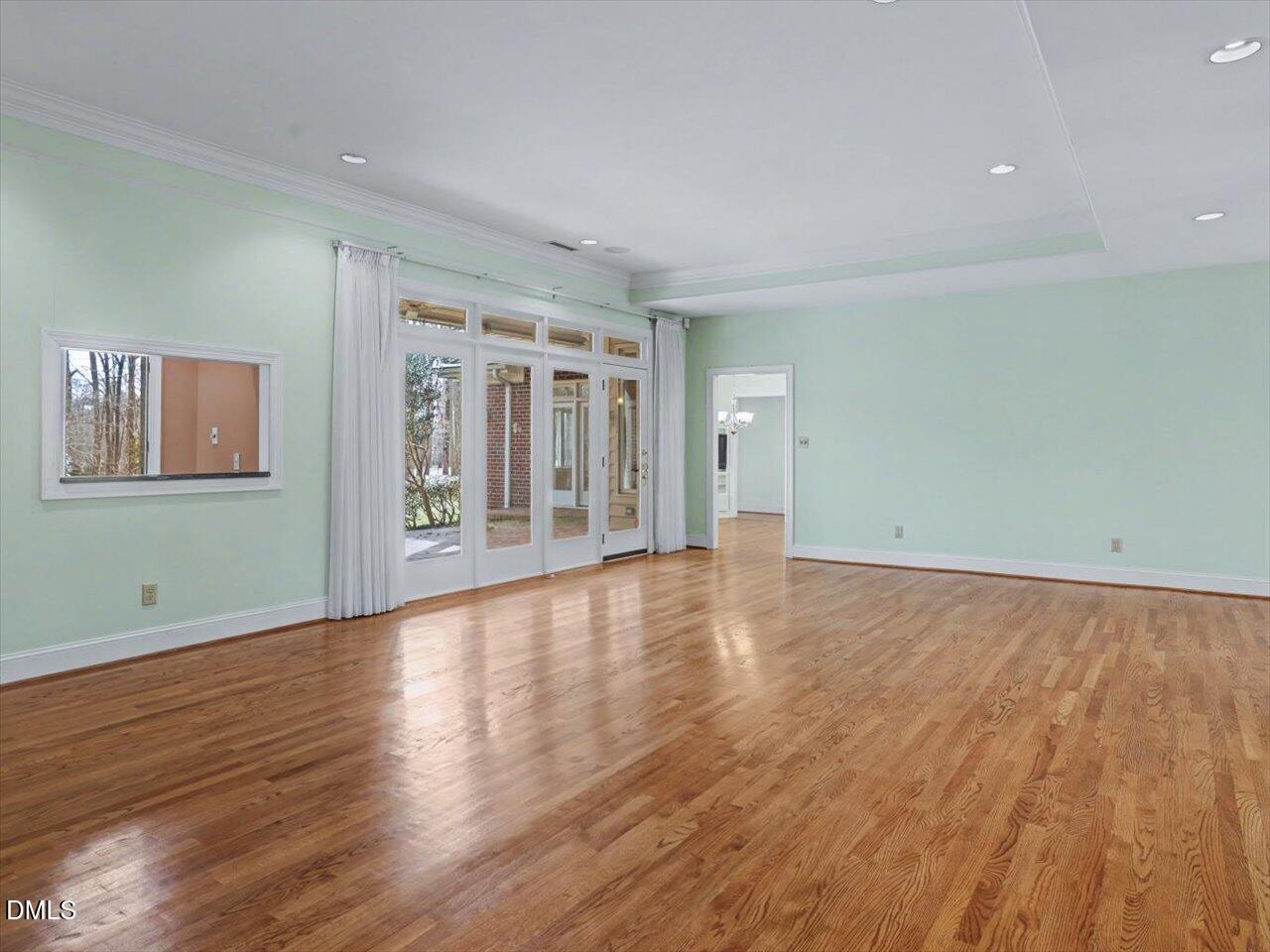 305 Sutherland Court