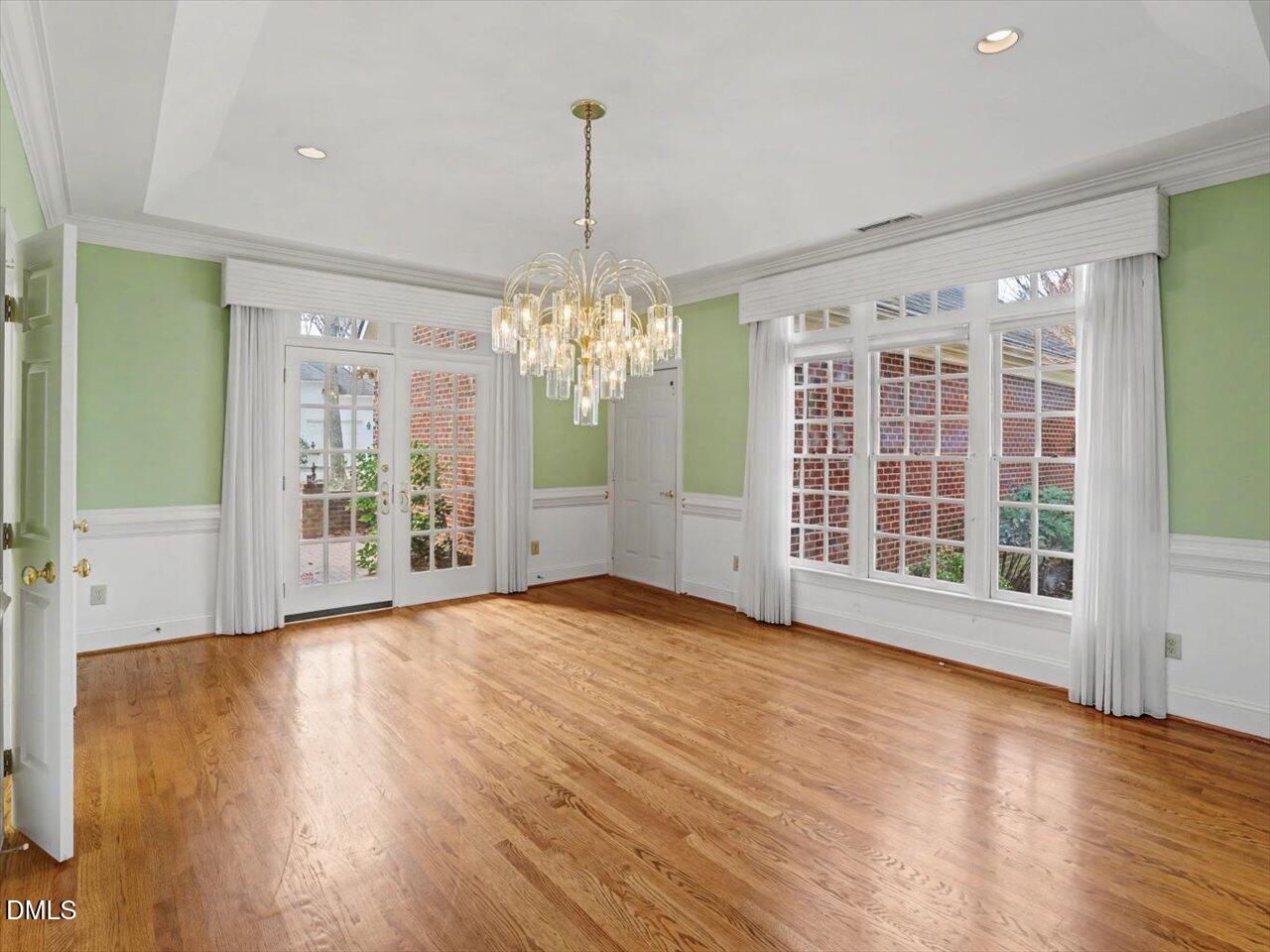 305 Sutherland Court