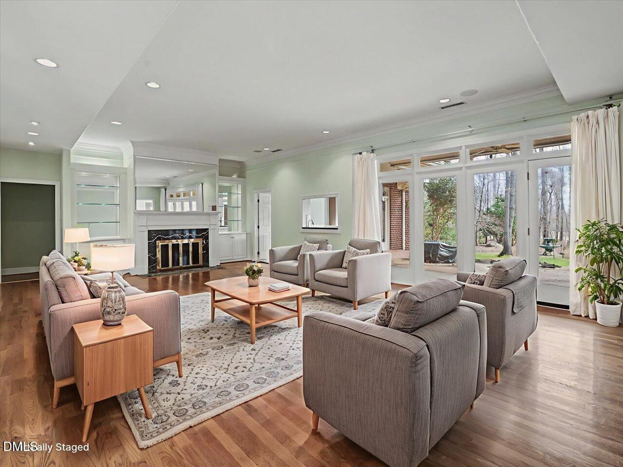 305 Sutherland Court