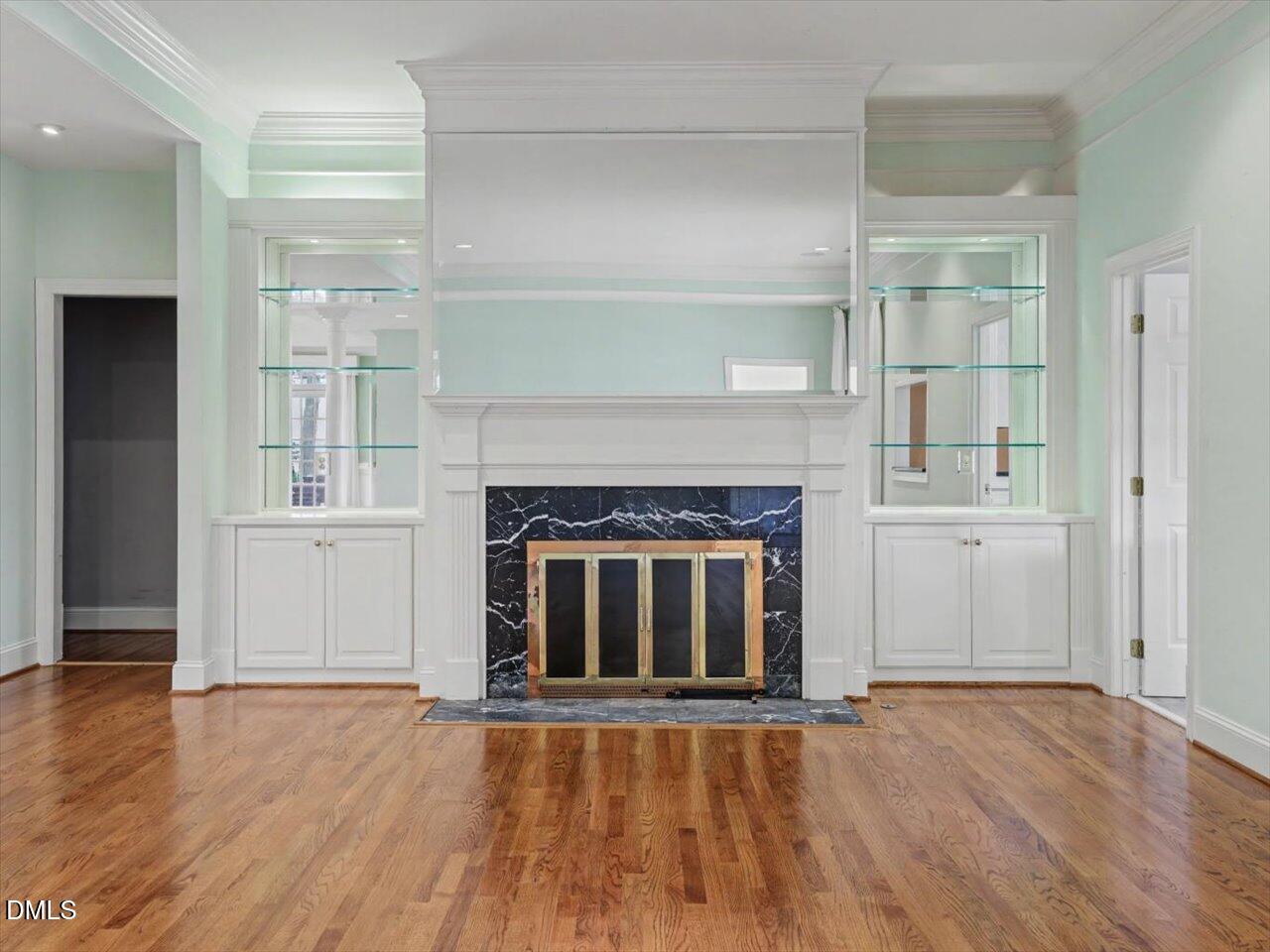 305 Sutherland Court