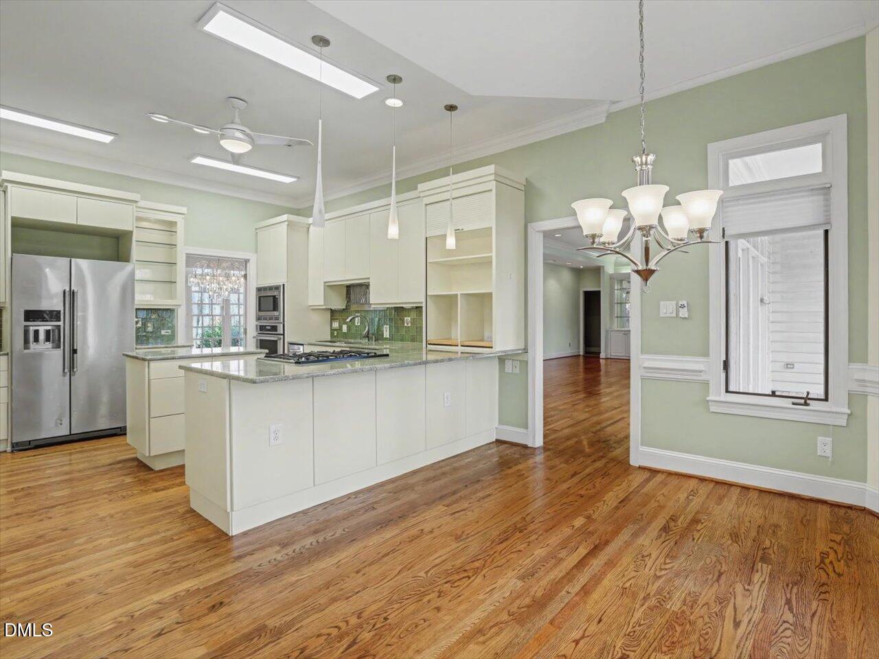 305 Sutherland Court