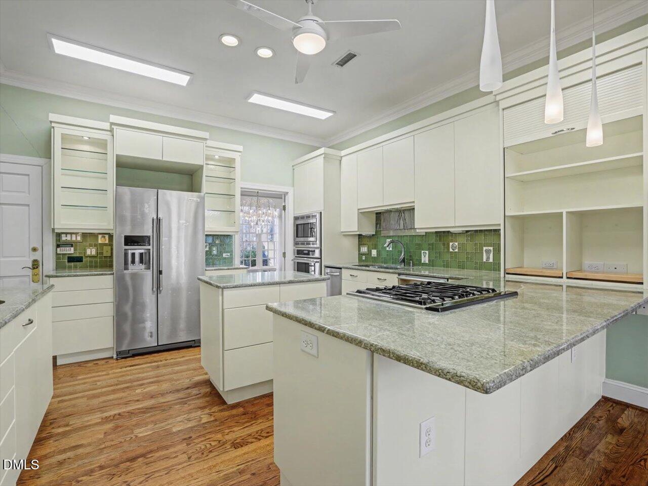 305 Sutherland Court