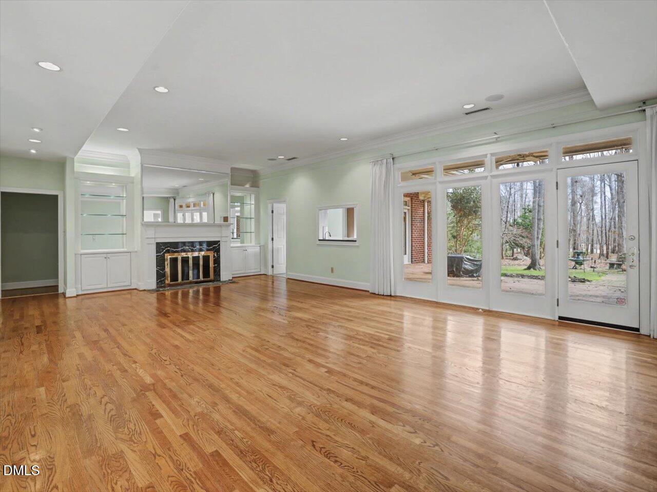 305 Sutherland Court