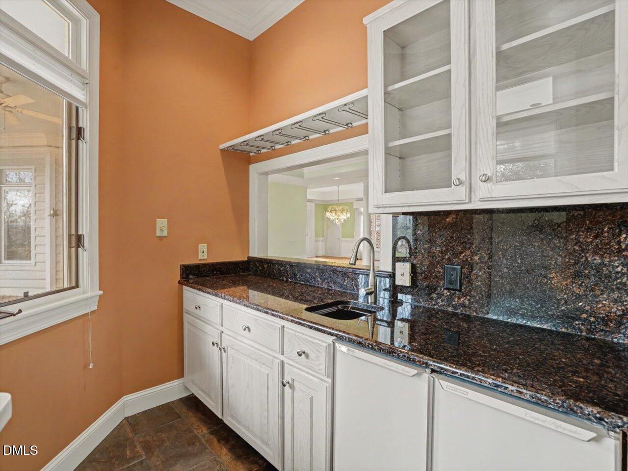 305 Sutherland Court