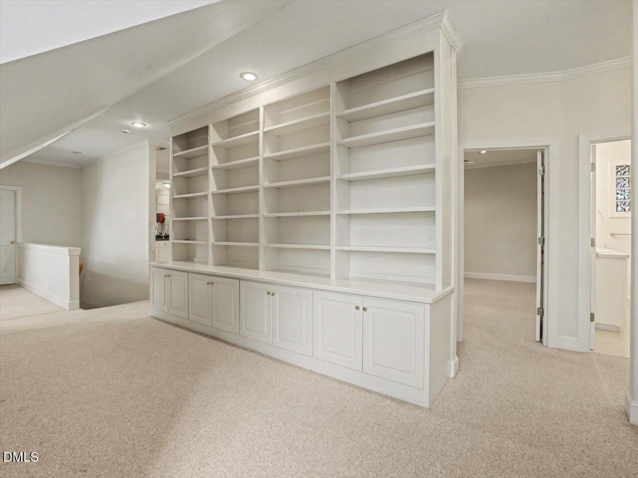 305 Sutherland Court