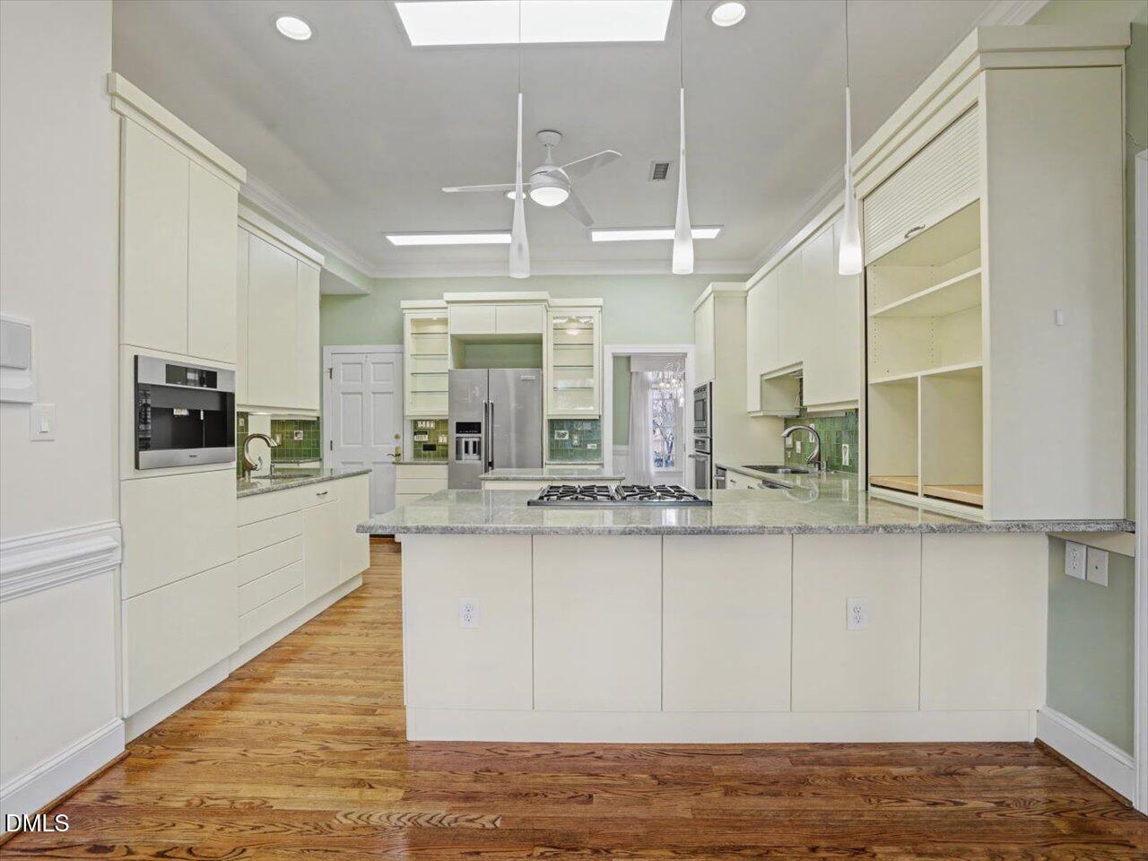 305 Sutherland Court