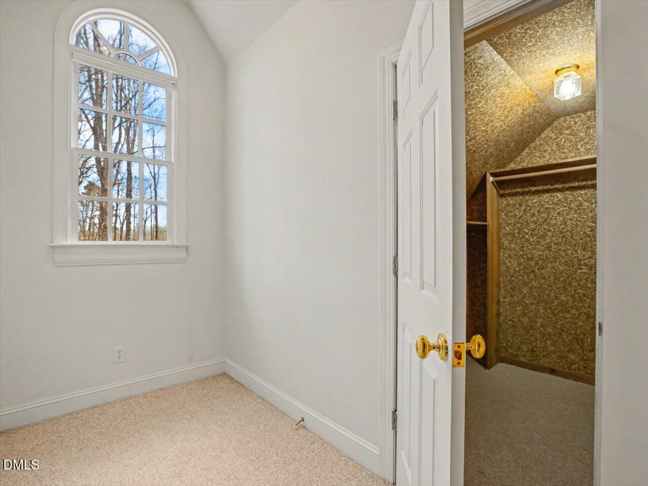 305 Sutherland Court