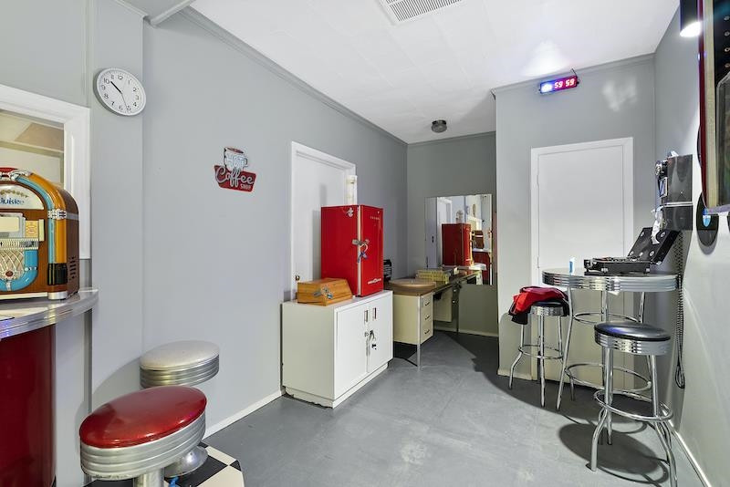 138 S 3rd Street Unit: 1st Floor
