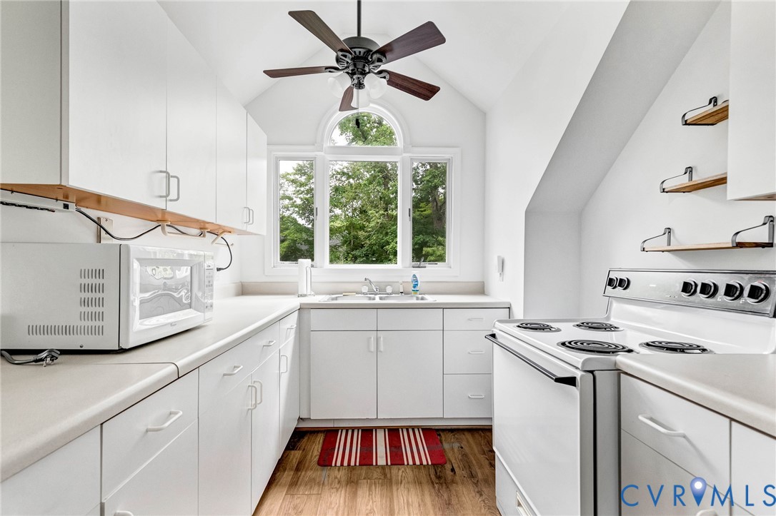 248 Cedar Pointe Dr