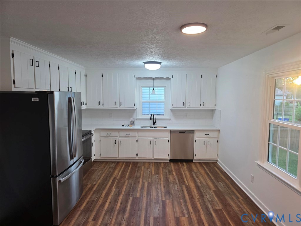 6459 Lakevista Dr