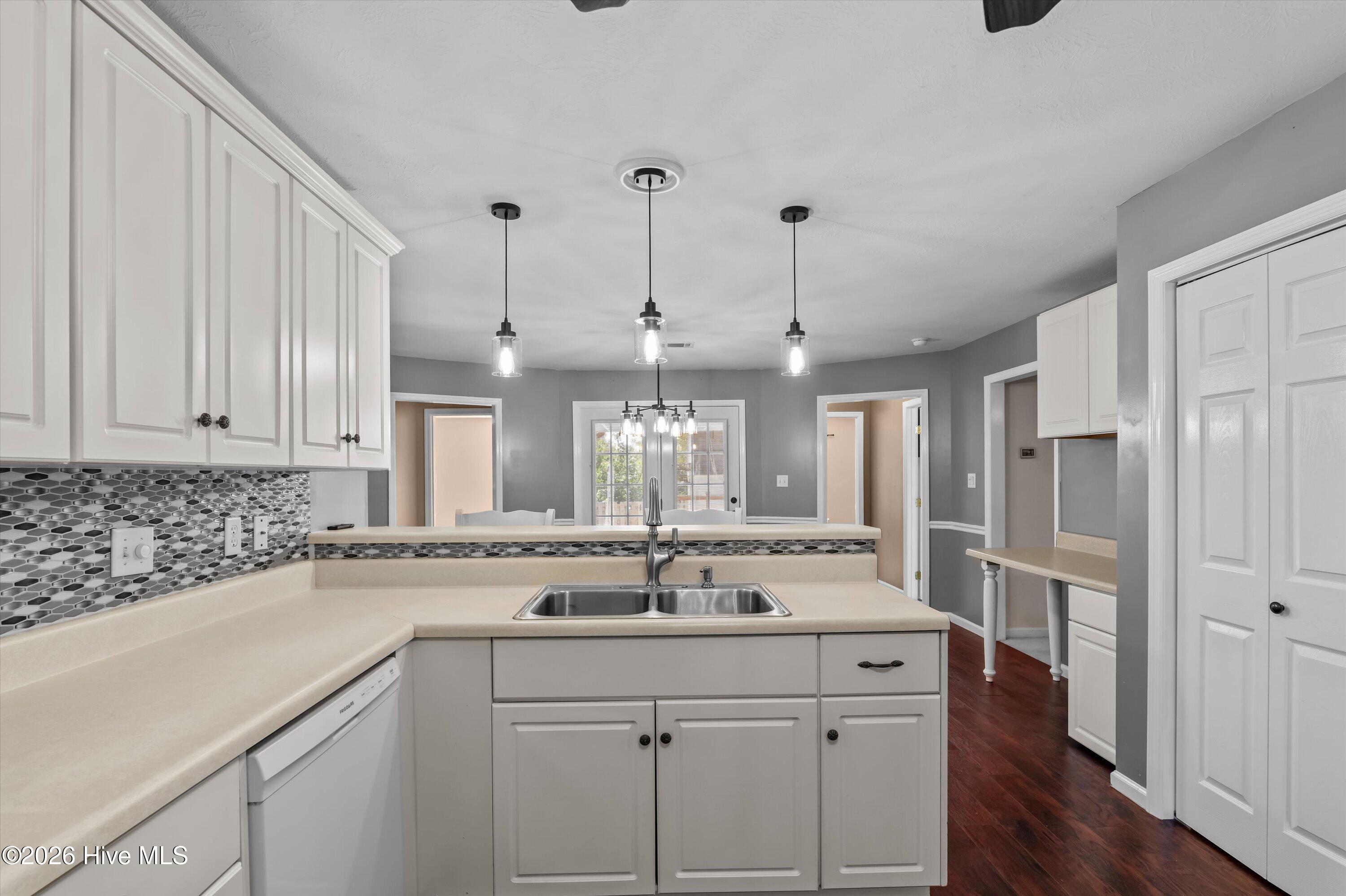 2020 Magnolia Parkway