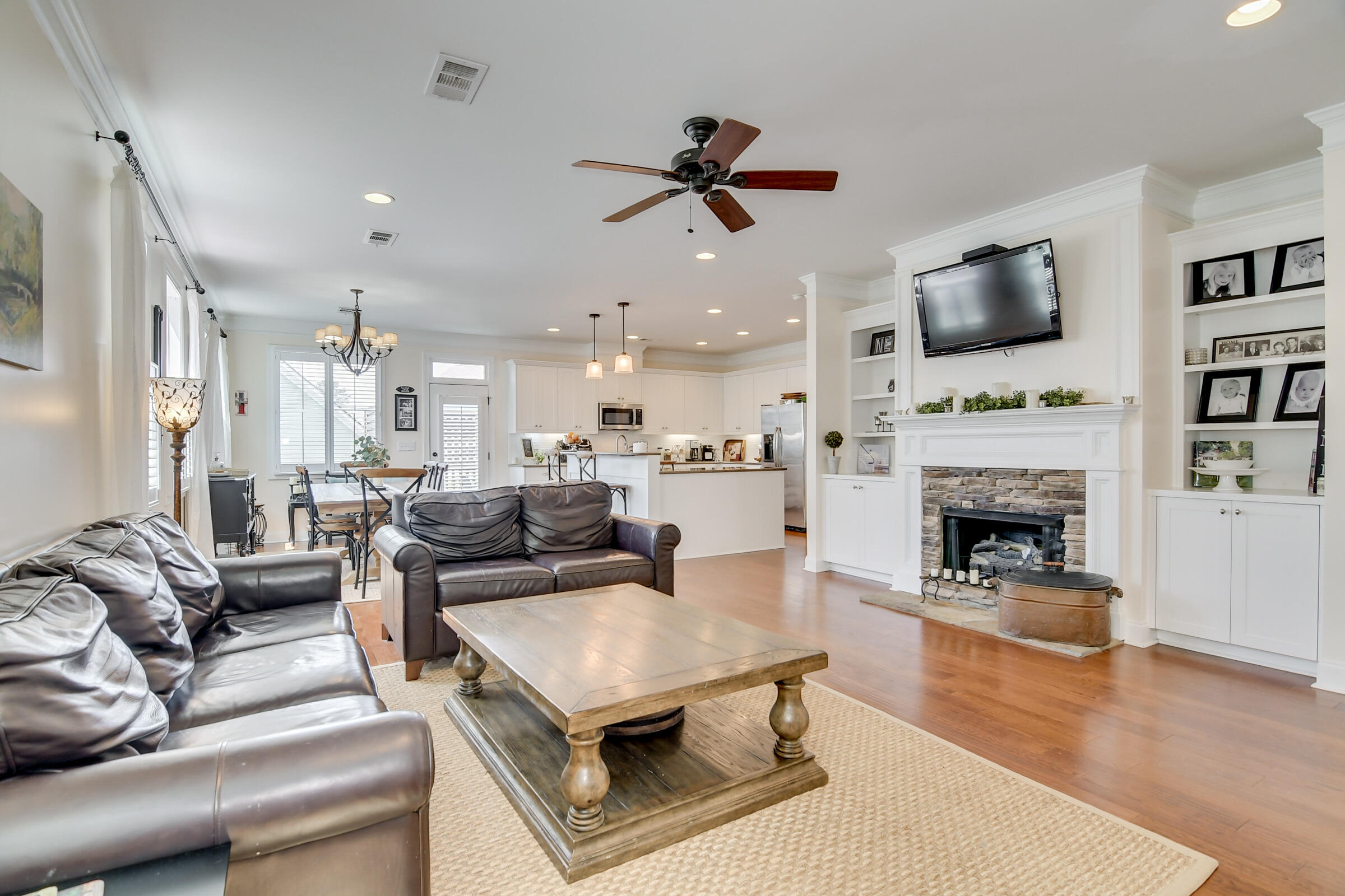 895 WILLOW Lake