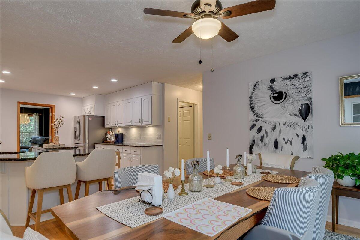 32 BUNGALOW Court