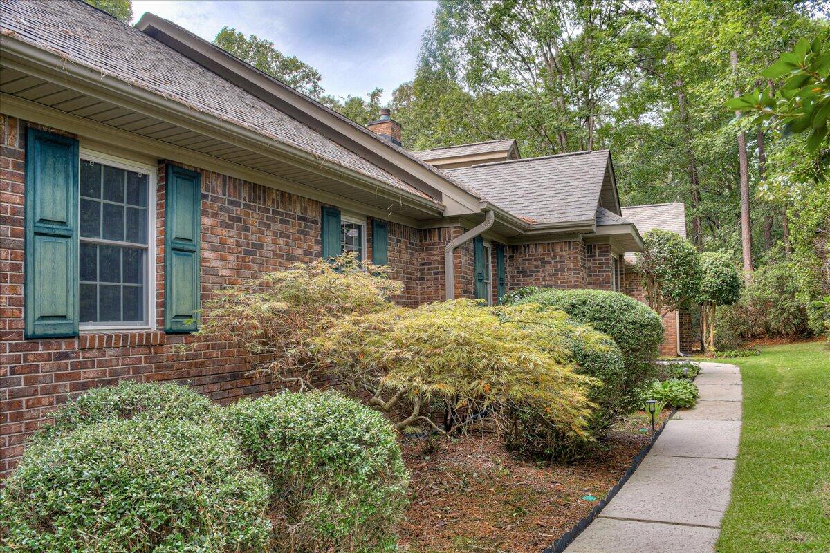 32 BUNGALOW Court