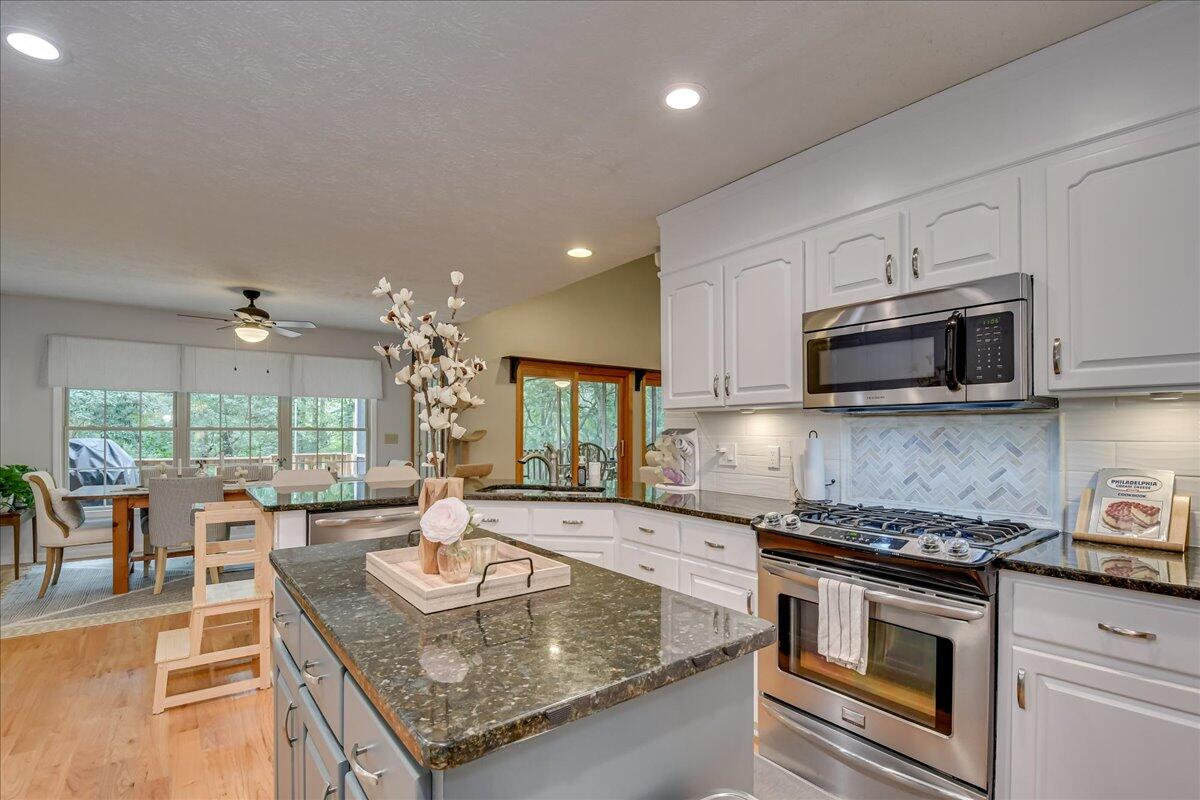 32 BUNGALOW Court