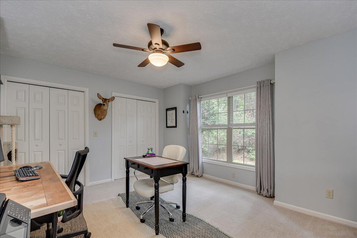 32 BUNGALOW Court