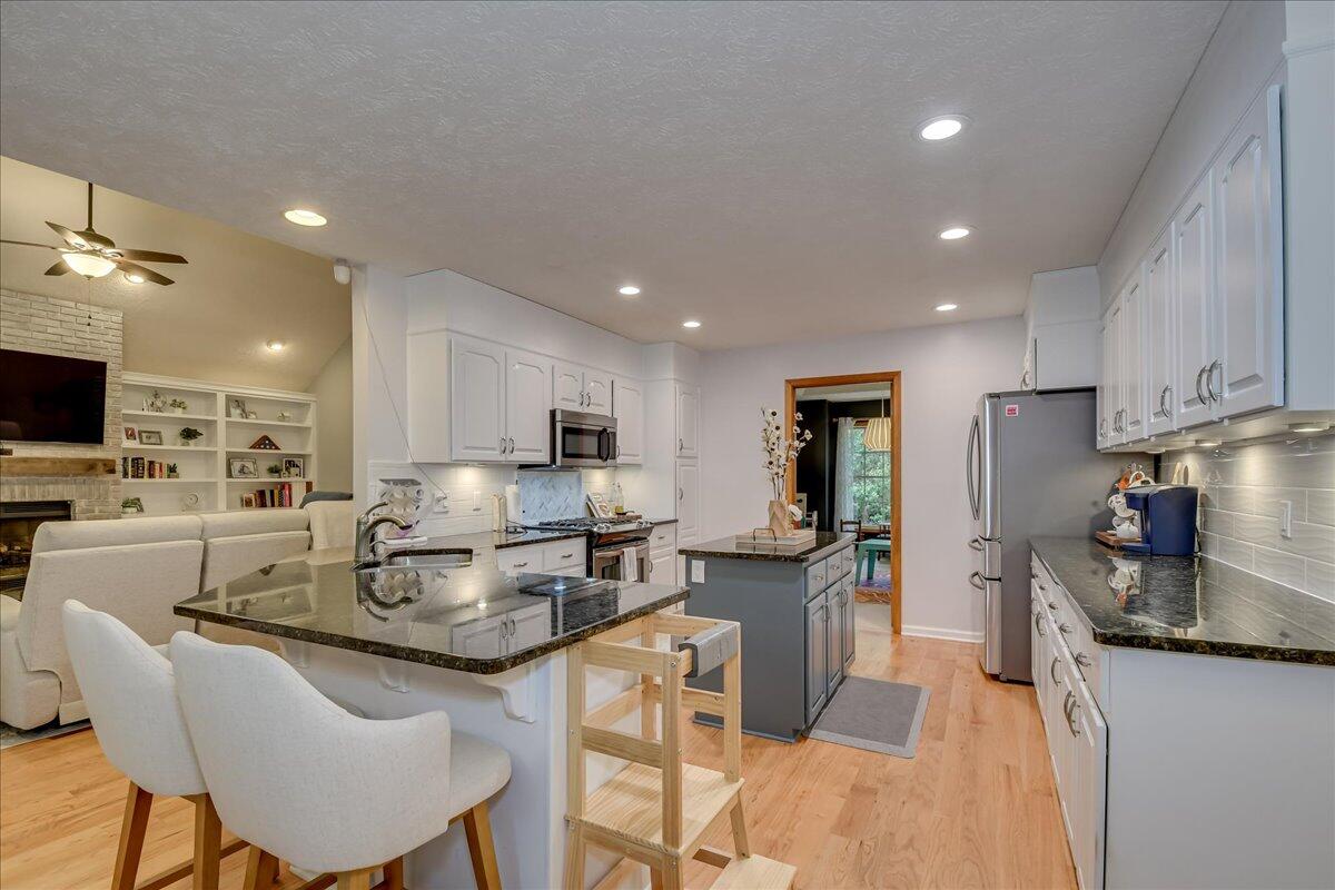 32 BUNGALOW Court