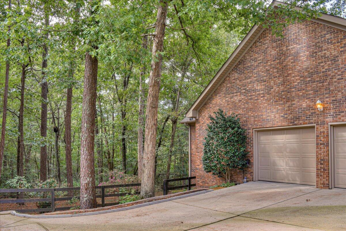 32 BUNGALOW Court