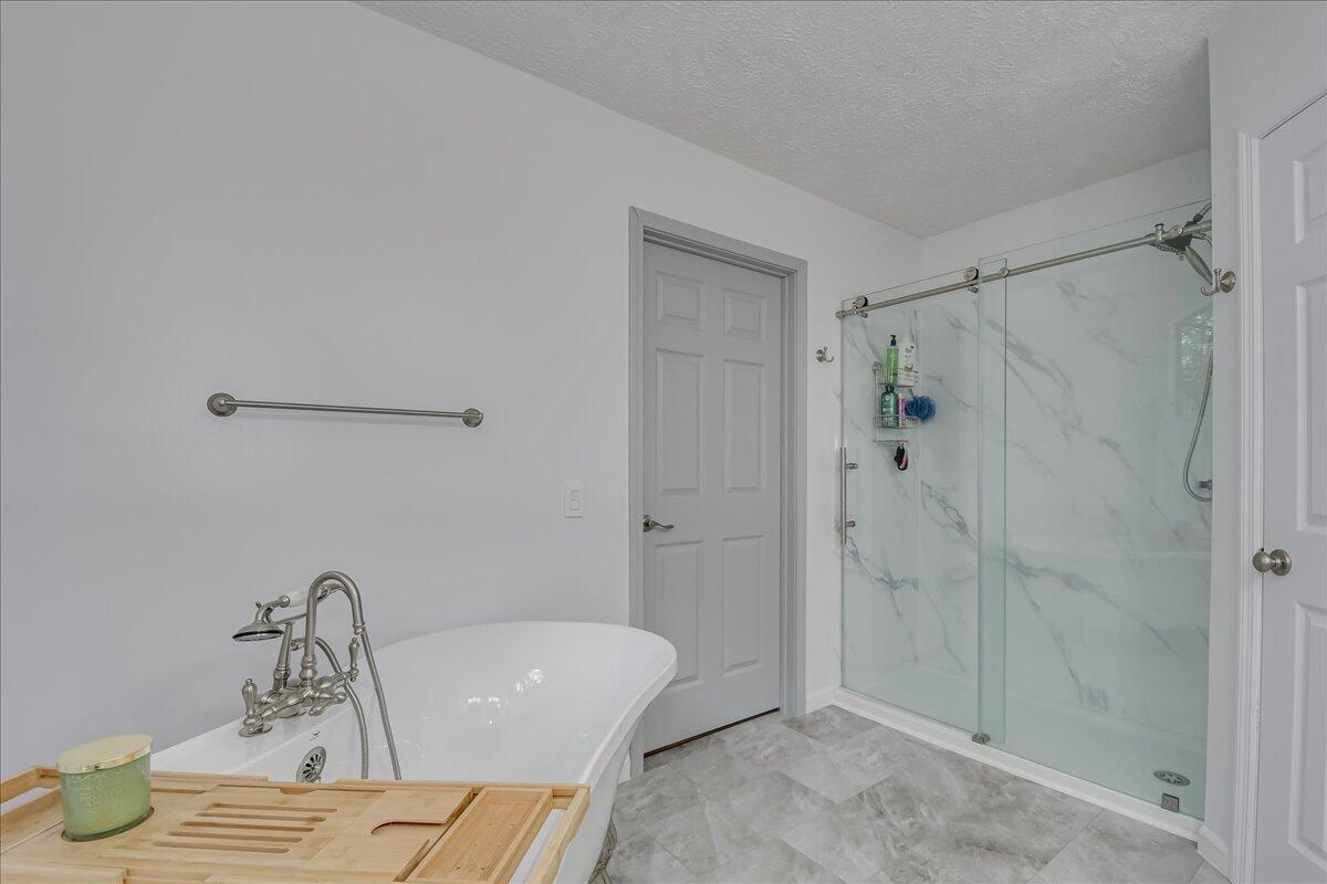 32 BUNGALOW Court