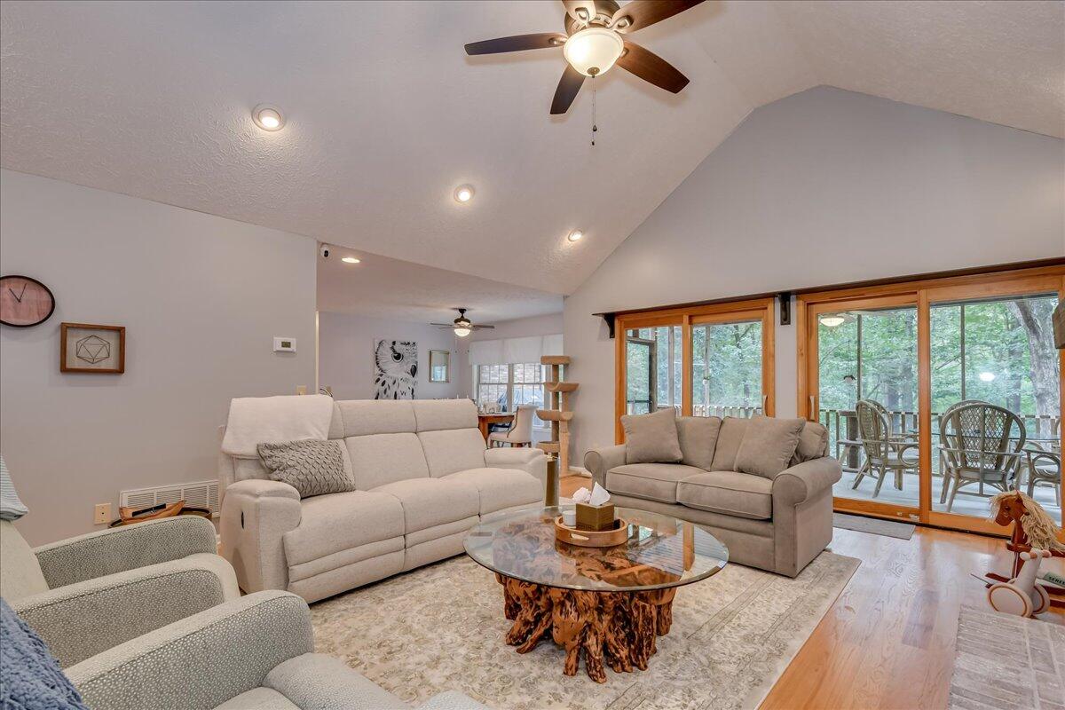 32 BUNGALOW Court