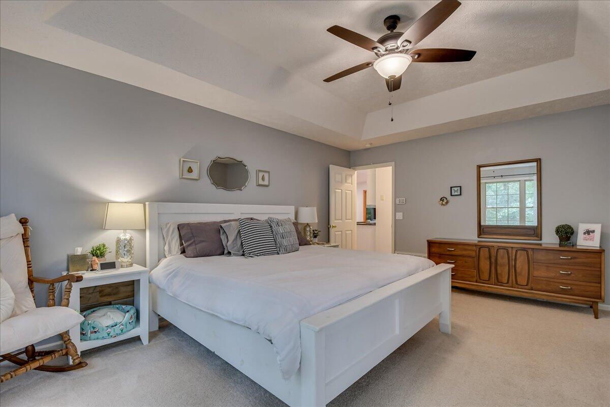 32 BUNGALOW Court