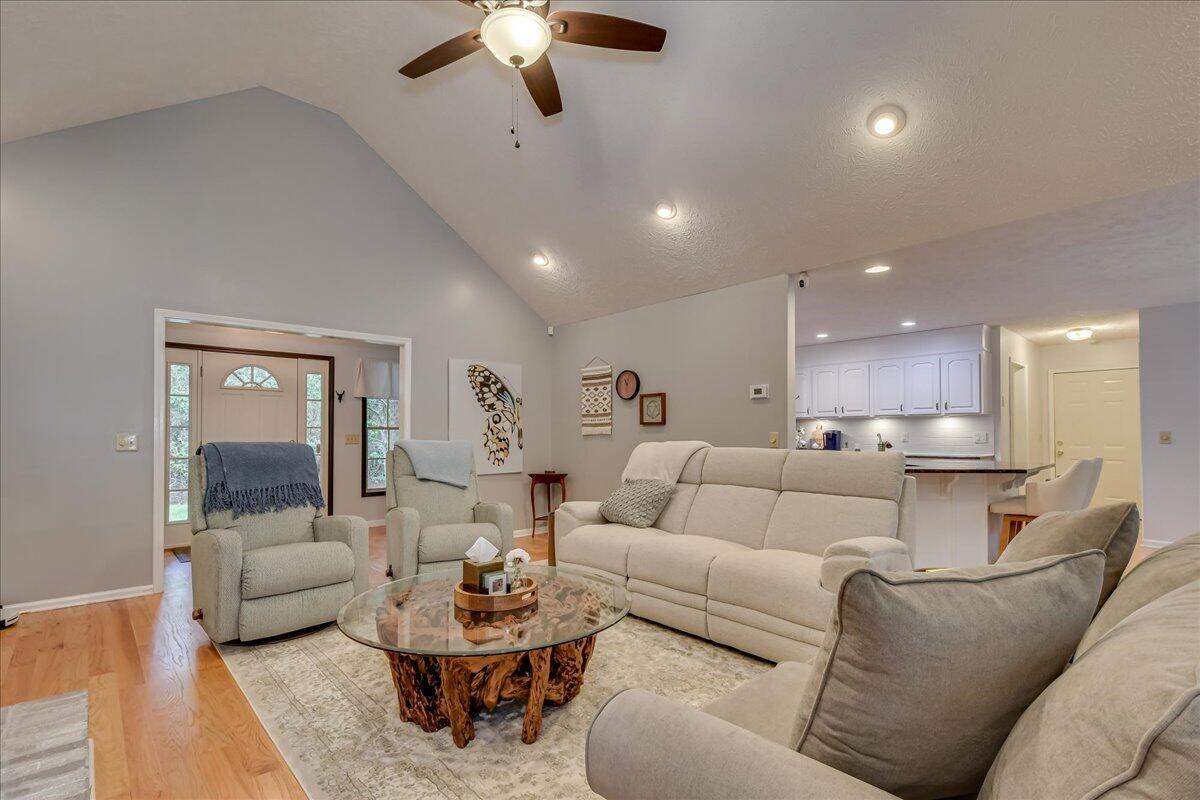 32 BUNGALOW Court