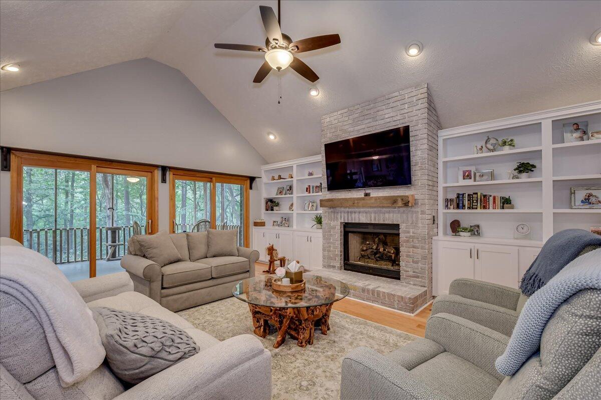 32 BUNGALOW Court