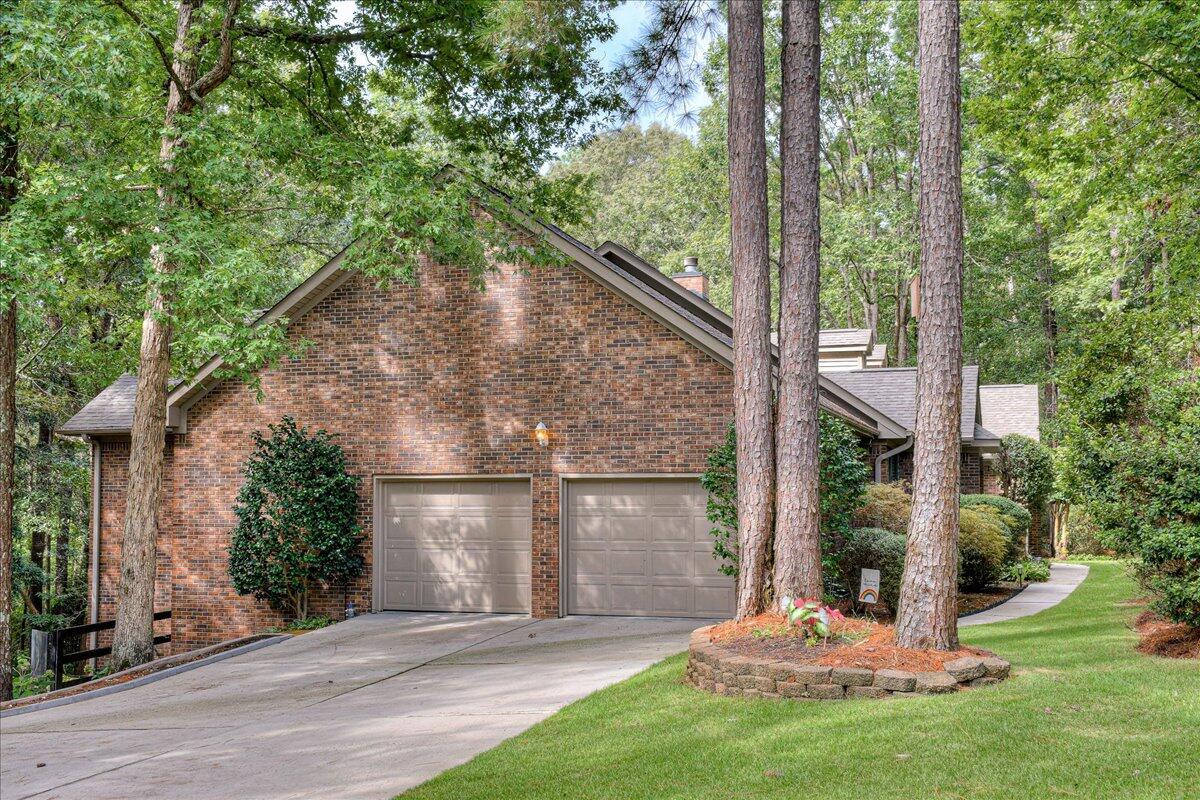 32 BUNGALOW Court