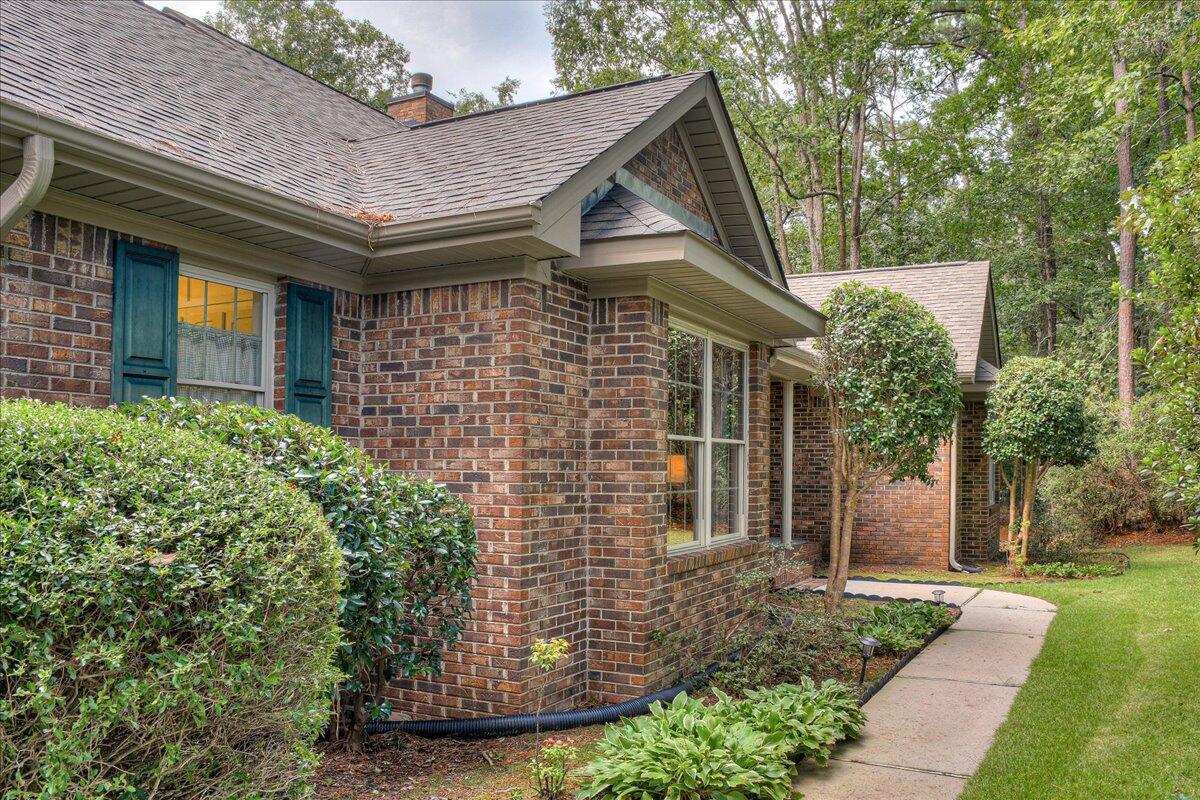 32 BUNGALOW Court
