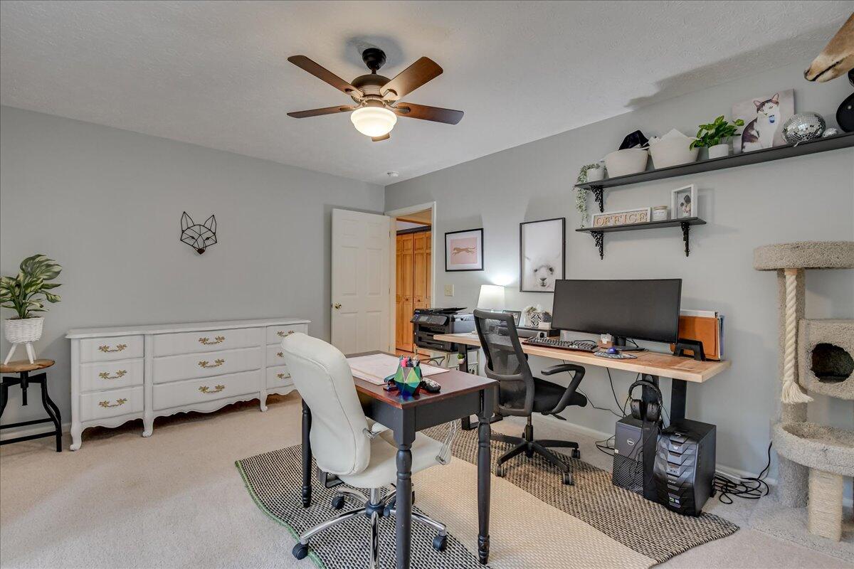 32 BUNGALOW Court