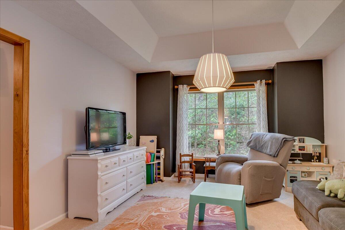 32 BUNGALOW Court