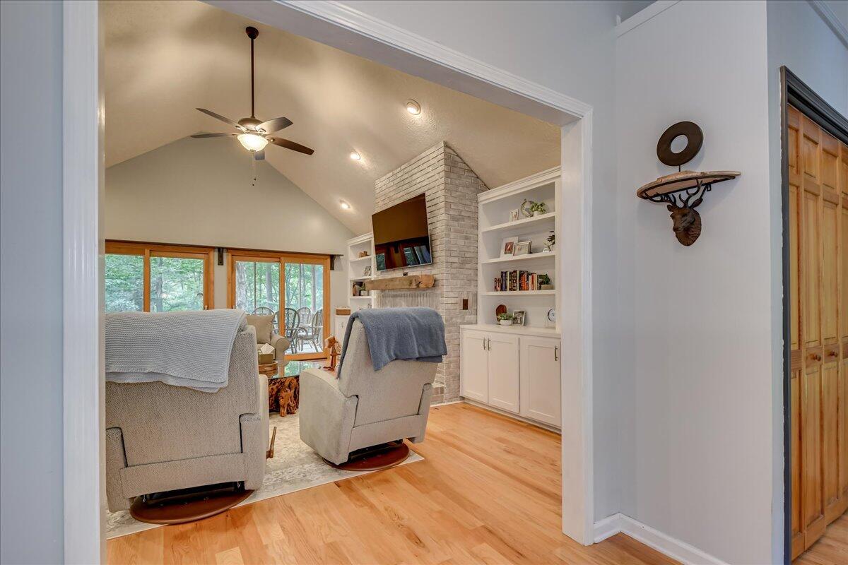 32 BUNGALOW Court