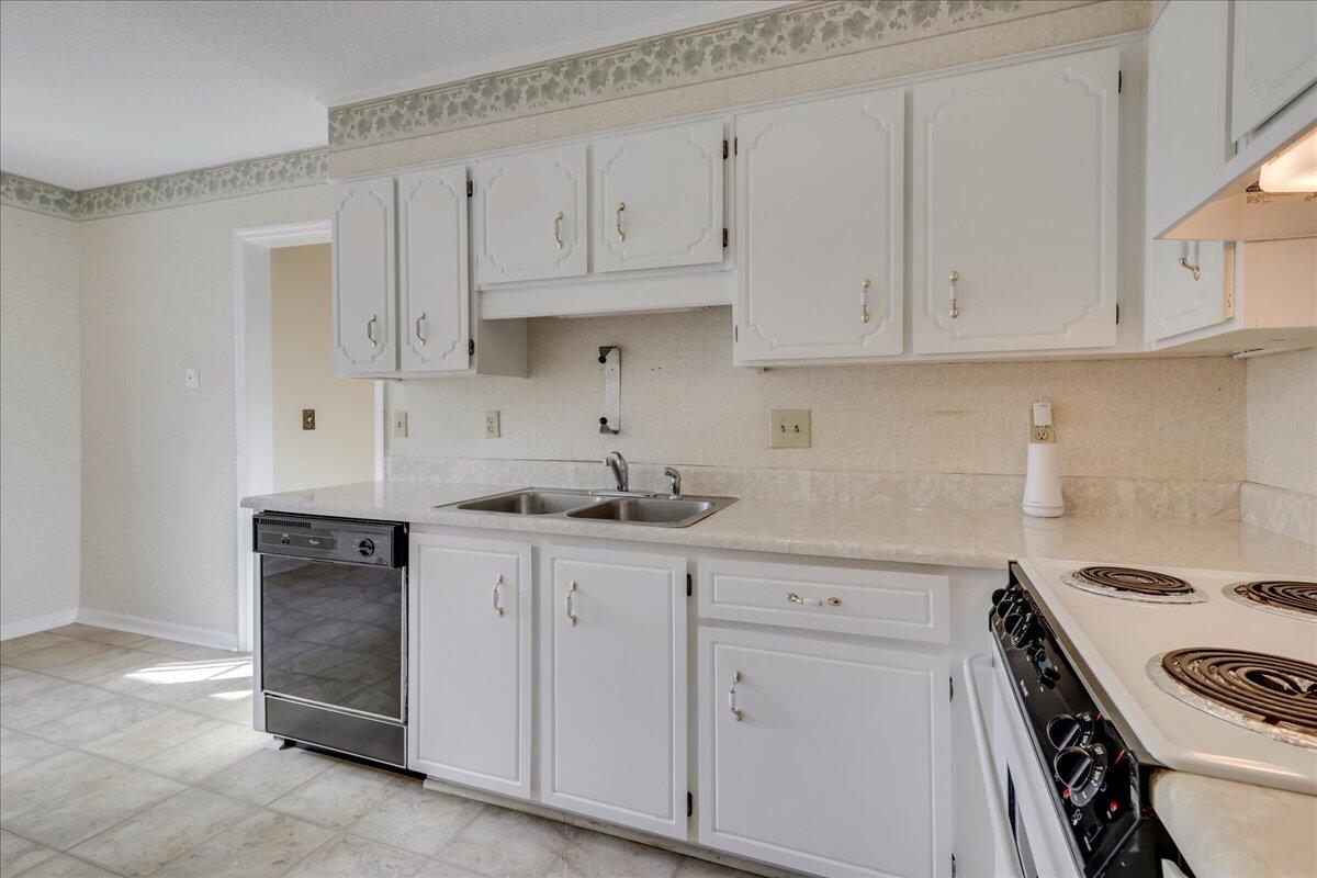 832 AUDUBON Circle